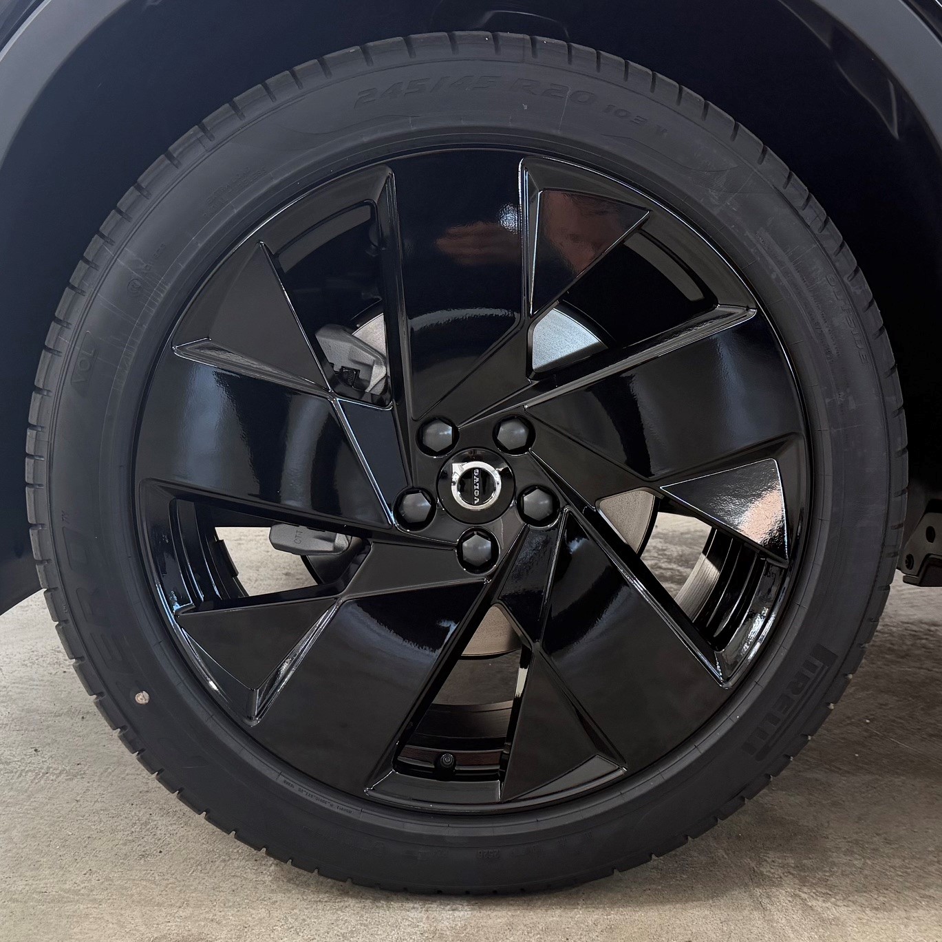VOLVO XC40 2.0 B4 MH Black Edition-image-8