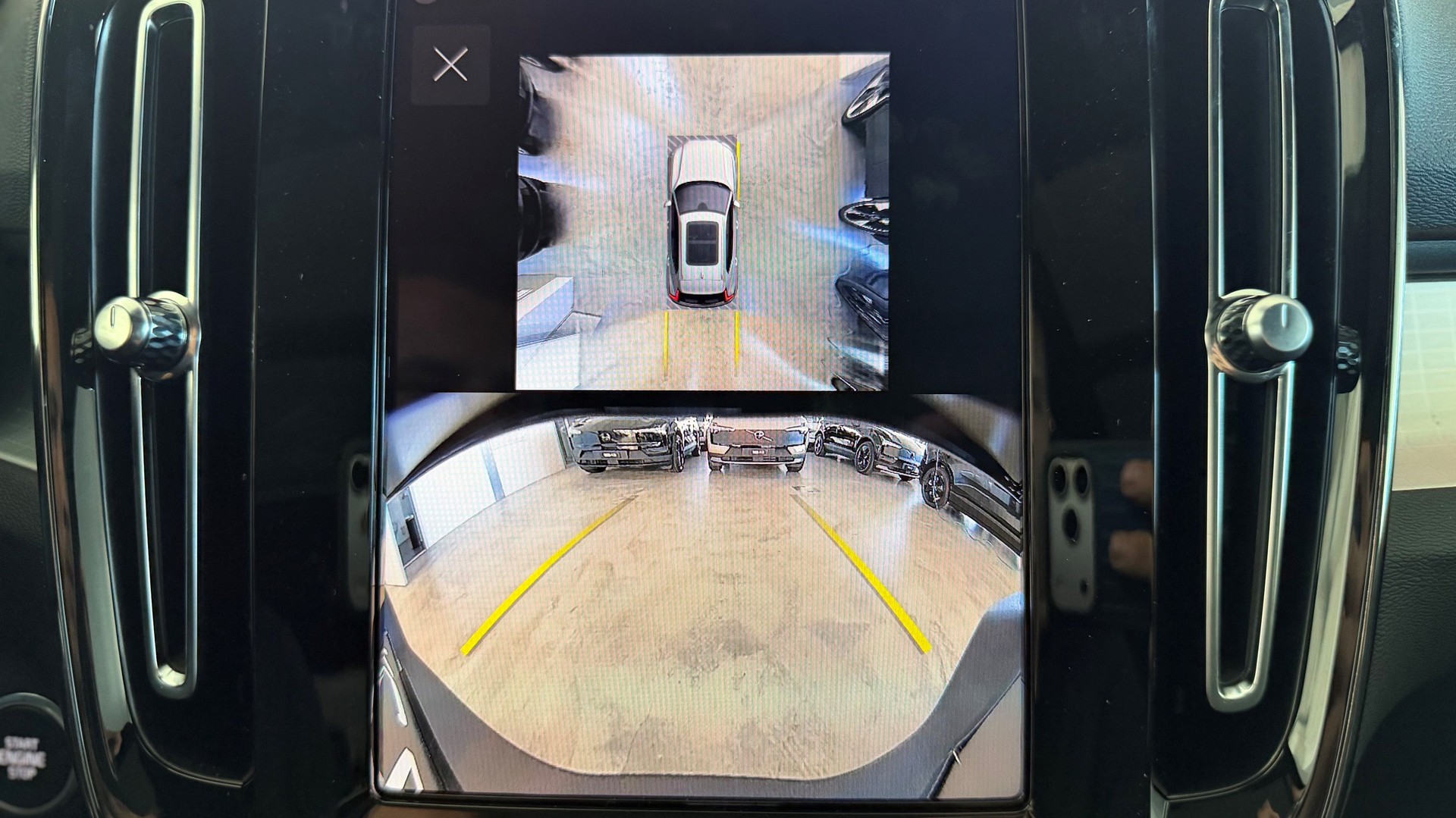 VOLVO XC40 2.0 B4 MH Black Edition-image-11