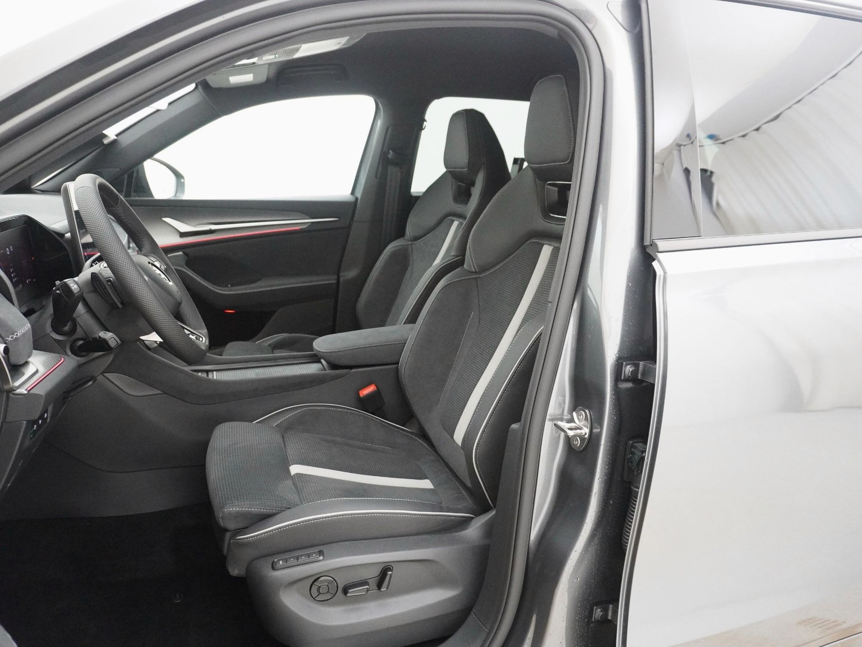 SKODA Kodiaq 2.0 TSI SportLine-image-12