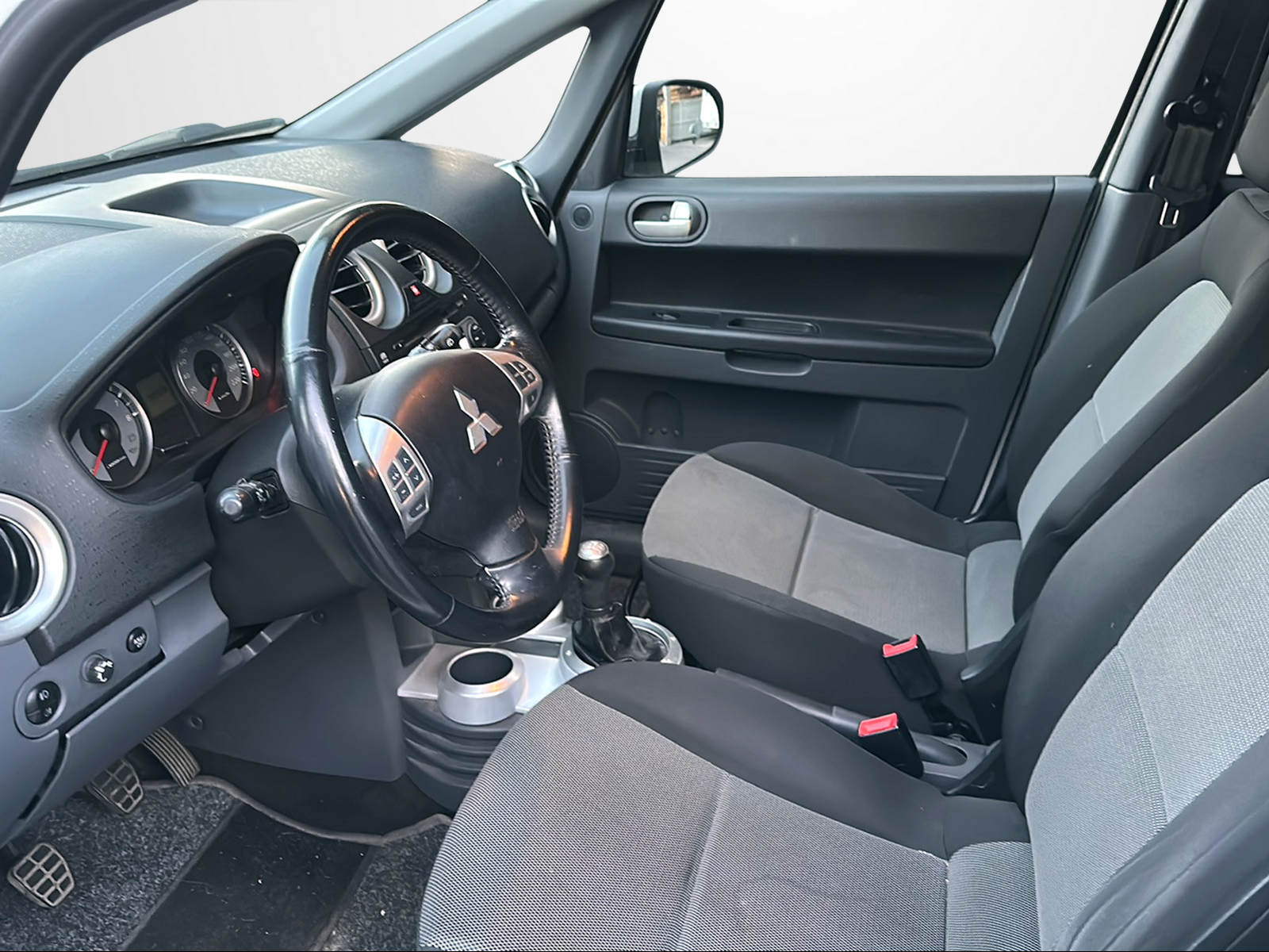 MITSUBISHI Colt 1.3 16V Swiss Champion ClearTec-image-9