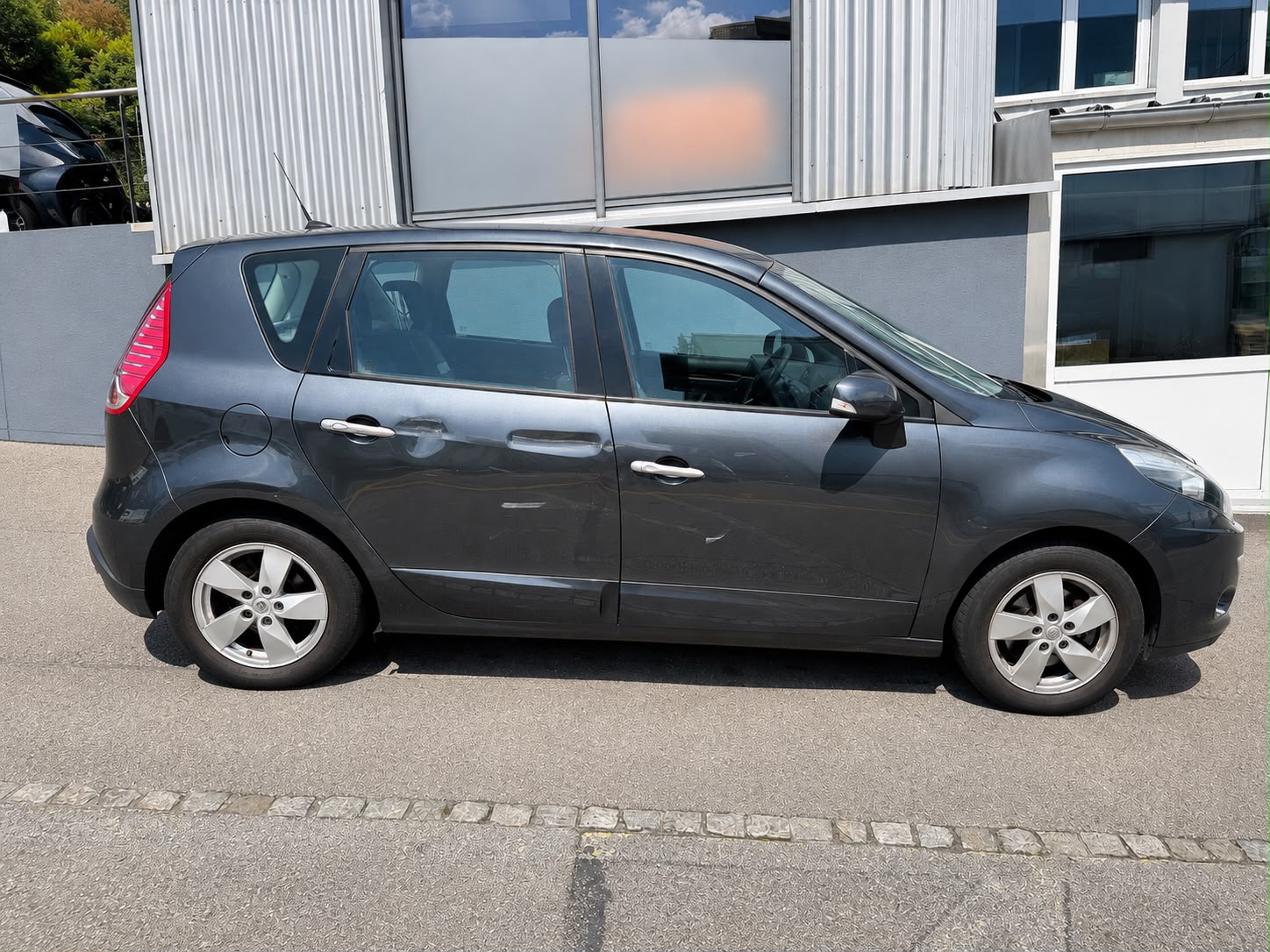 RENAULT Scénic 1.4 16V Turbo Dynamique-image-4
