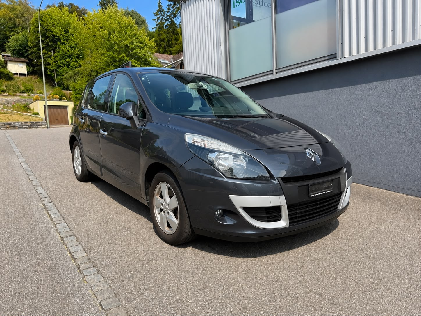 RENAULT Scénic 1.4 16V Turbo Dynamique-image-0