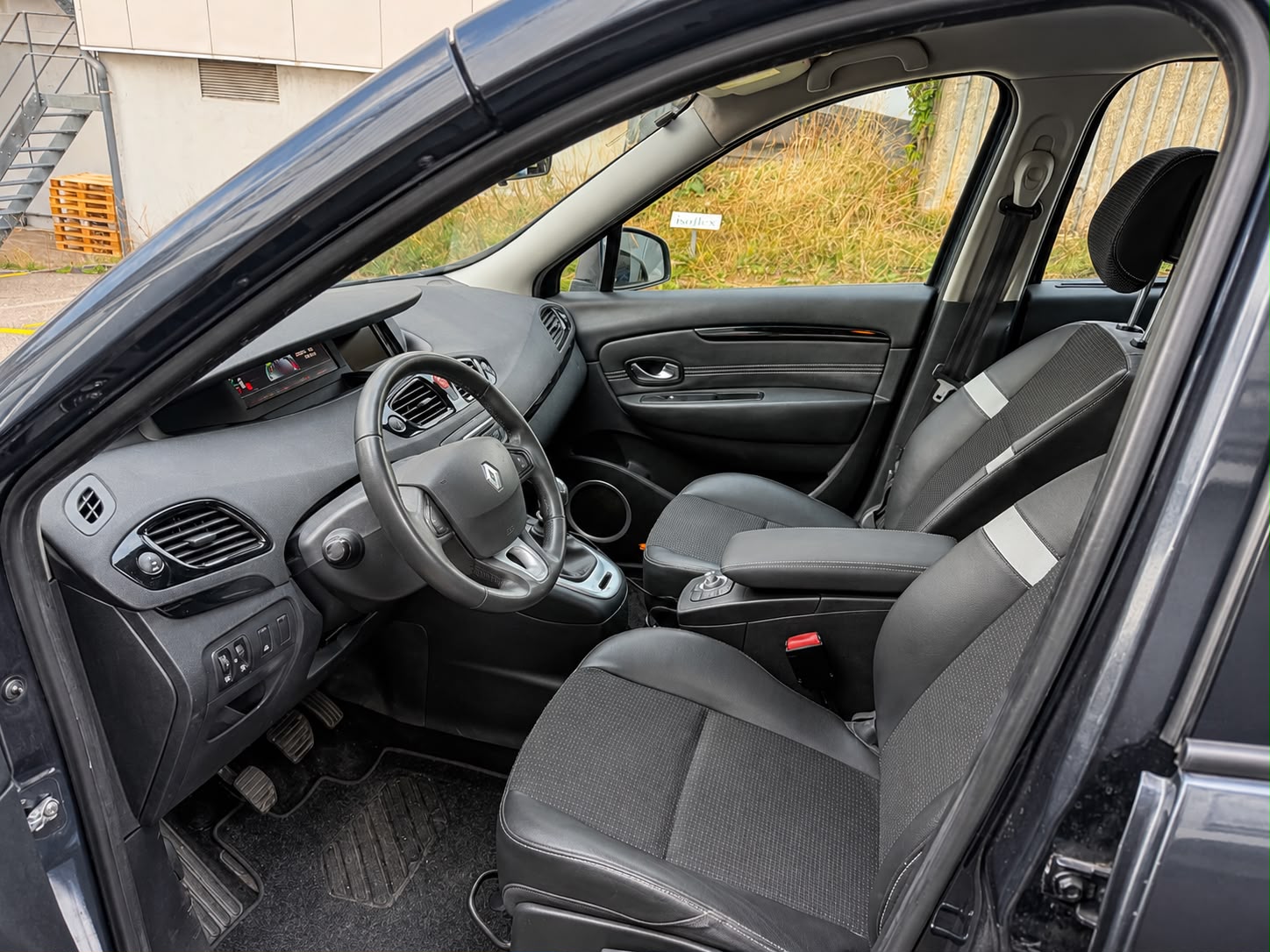 RENAULT Scénic 1.4 16V Turbo Dynamique-image-11