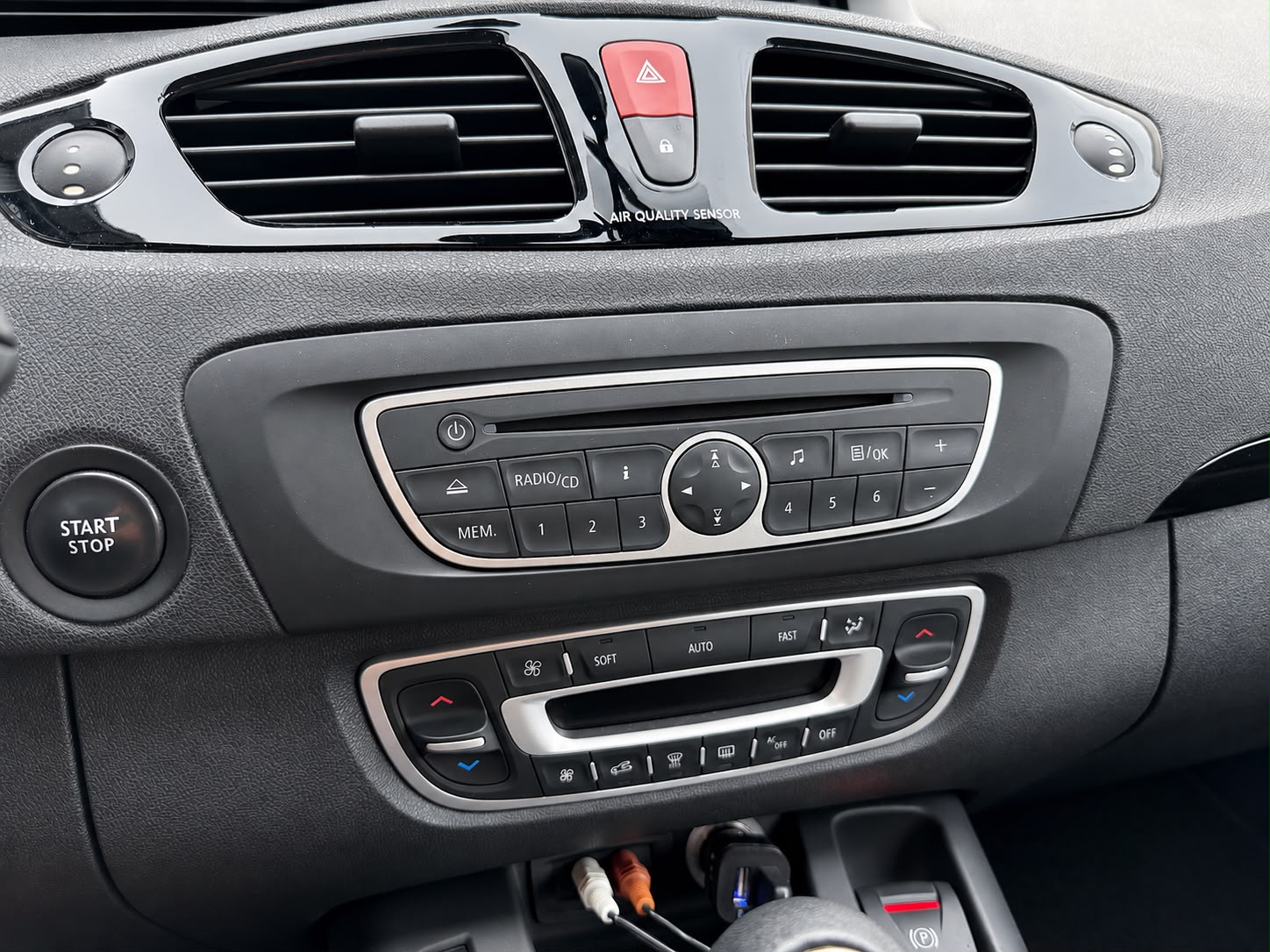 RENAULT Scénic 1.4 16V Turbo Dynamique-image-10