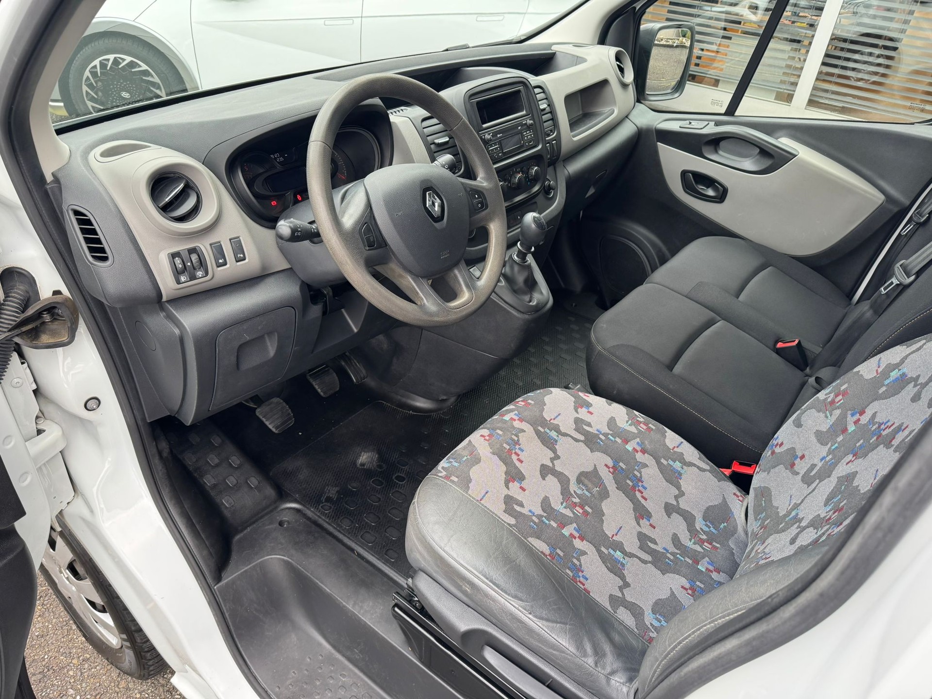 RENAULT Trafic dCi120 2.9 Busin. L2-image-1