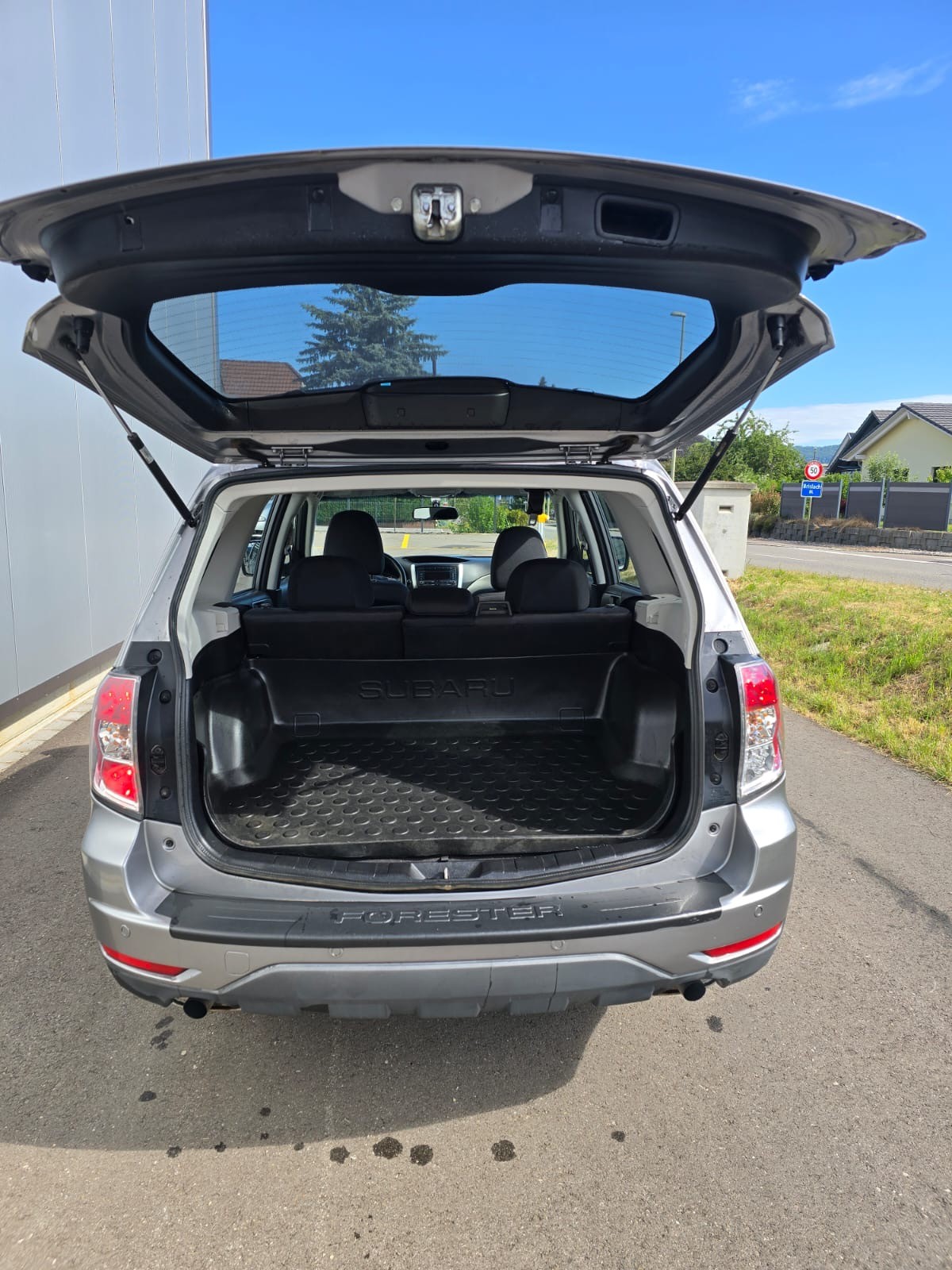 SUBARU Forester 2.0D X Swiss-image-1