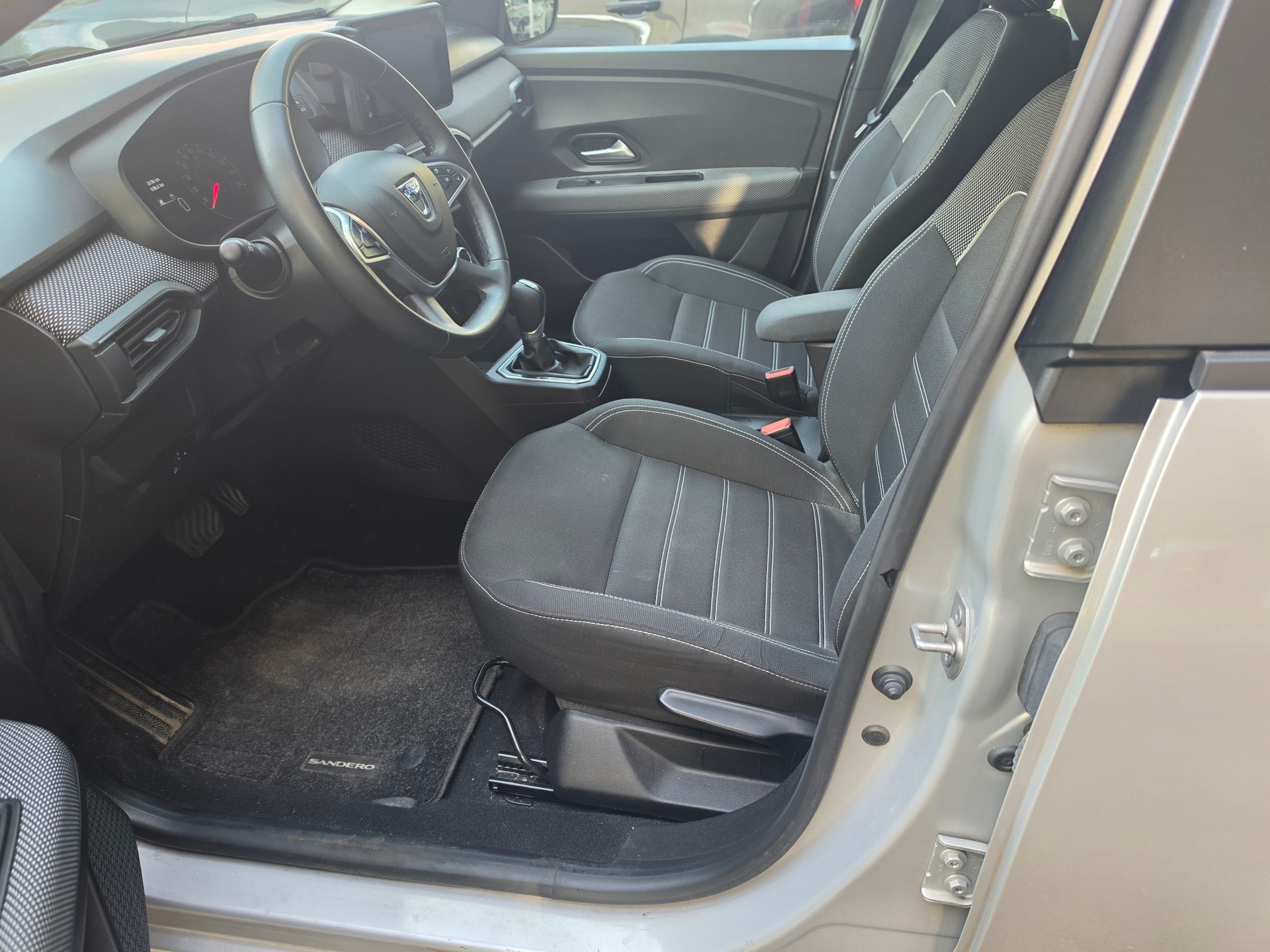 DACIA Sandero TCe 90 Expression CVT-image-5