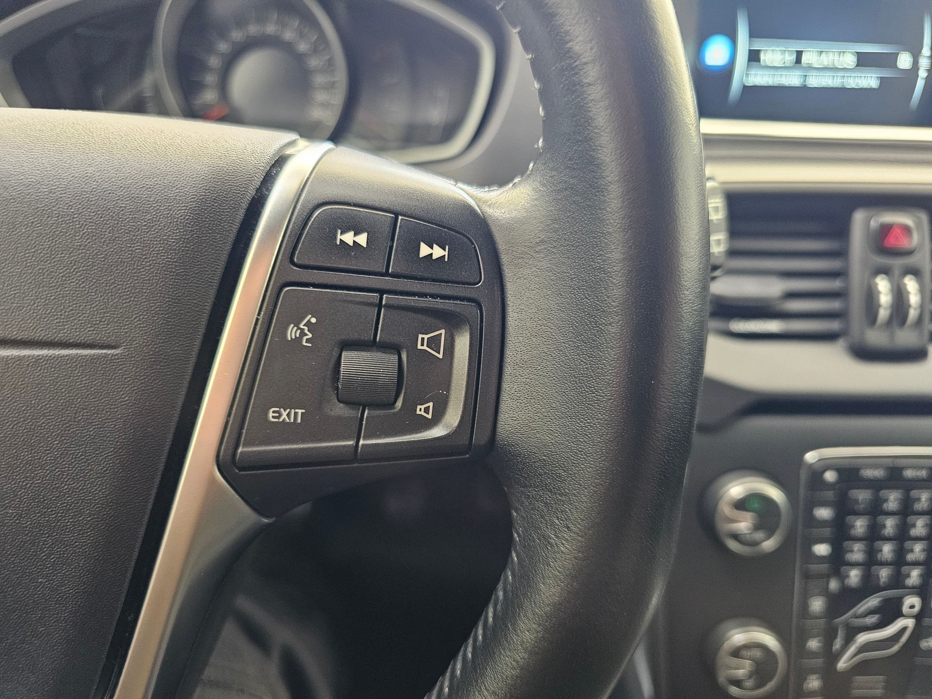 VOLVO V40 D3 Momentum-image-17