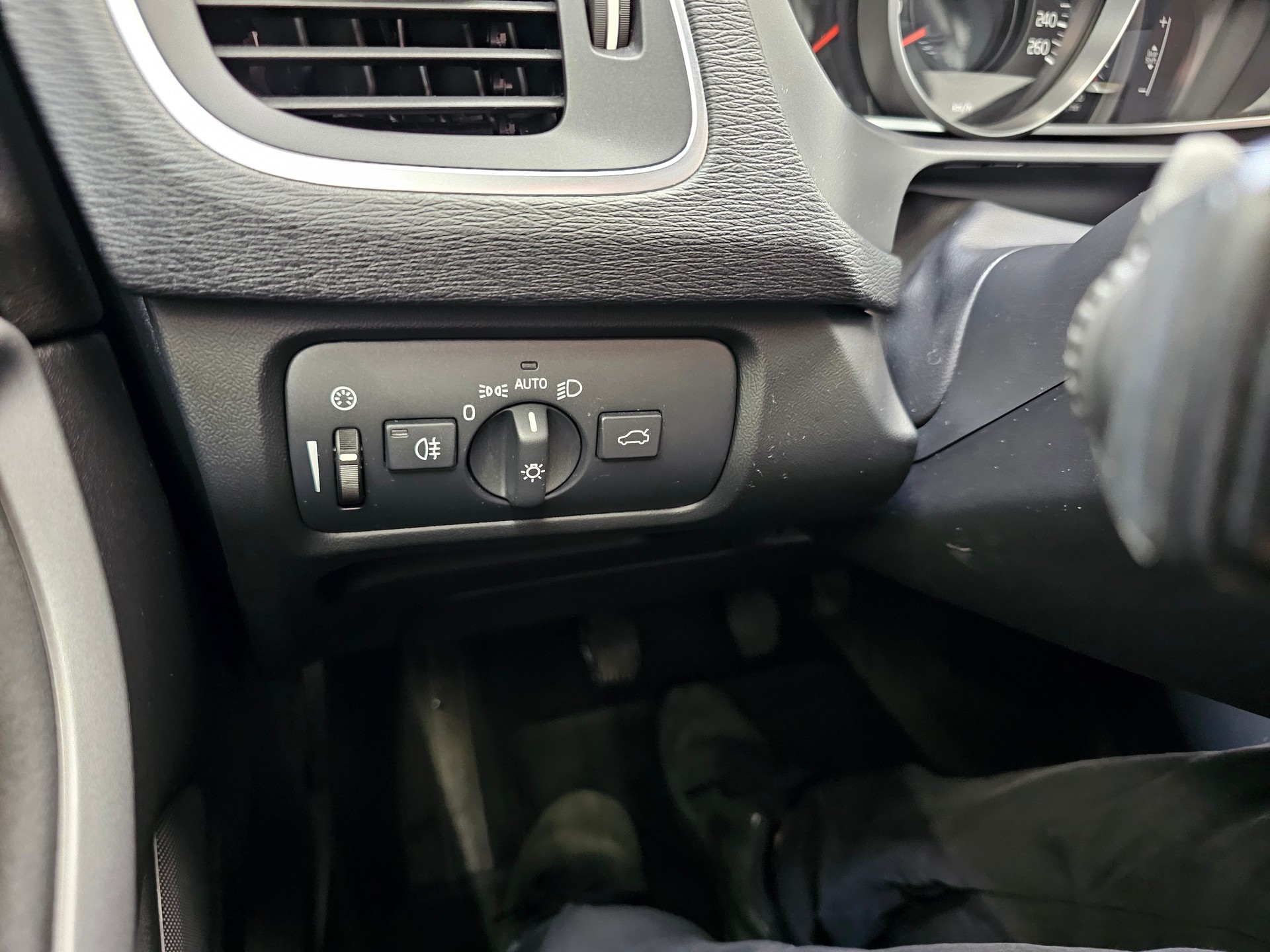 VOLVO V40 D3 Momentum-image-19