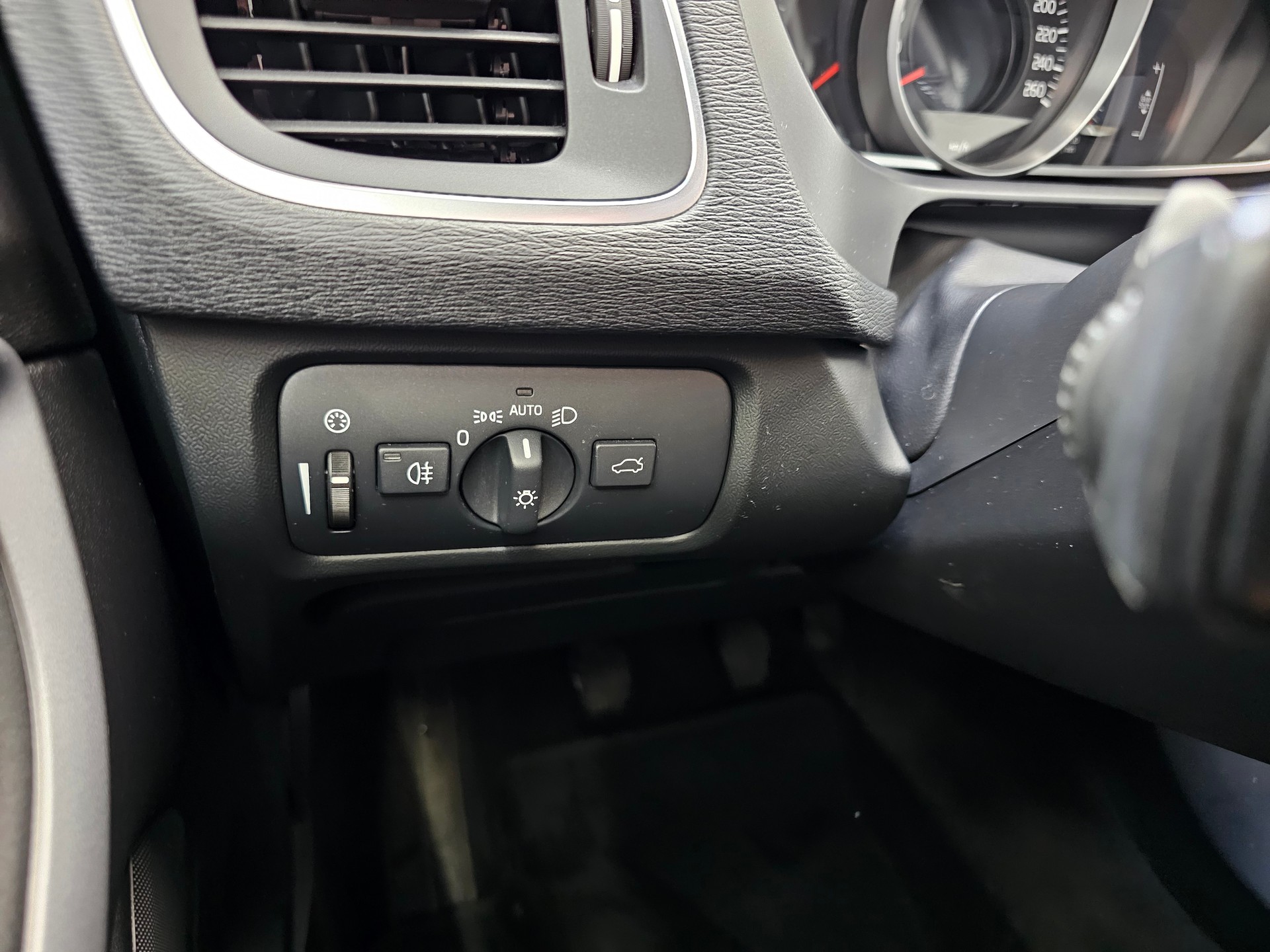 VOLVO V40 D3 Momentum-image-20