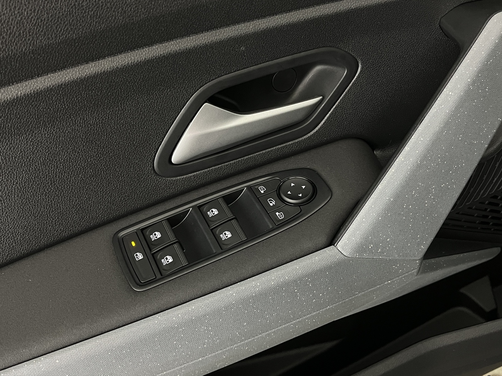DACIA Bigster 1.2 Hybrid Journey 4WD-image-12