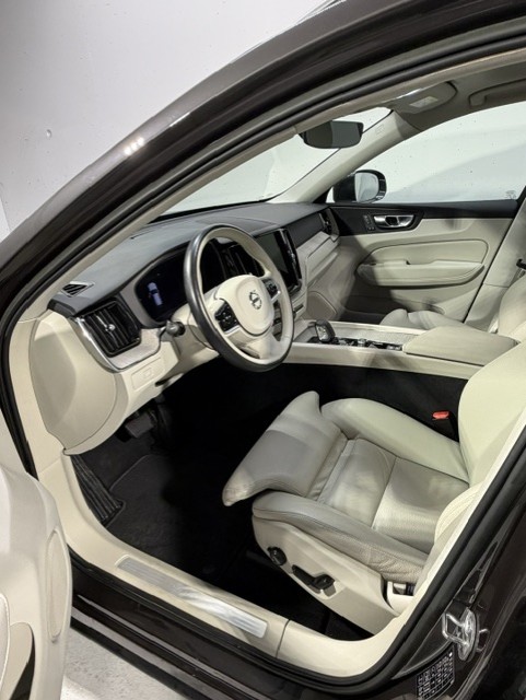 VOLVO XC60 2.0 B4 MH Plus Bright AWD-image-6