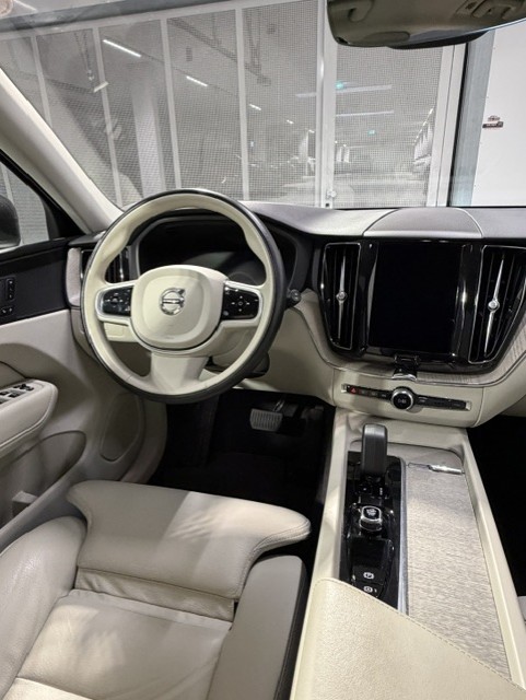 VOLVO XC60 2.0 B4 MH Plus Bright AWD-image-5
