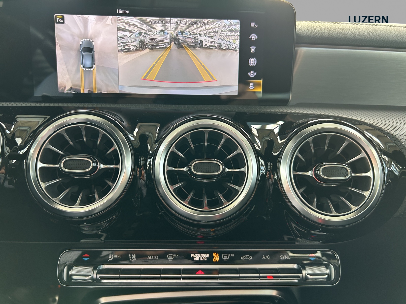 MERCEDES-BENZ A 35 AMG 4Matic Speedshift-image-11