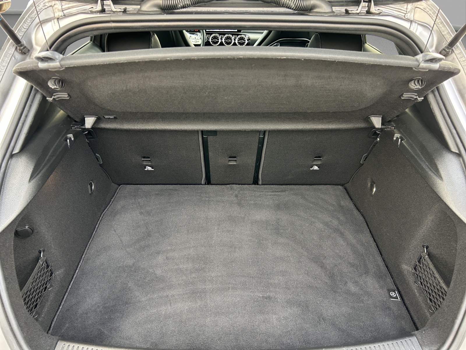 MERCEDES-BENZ A 35 AMG 4Matic Speedshift-image-14
