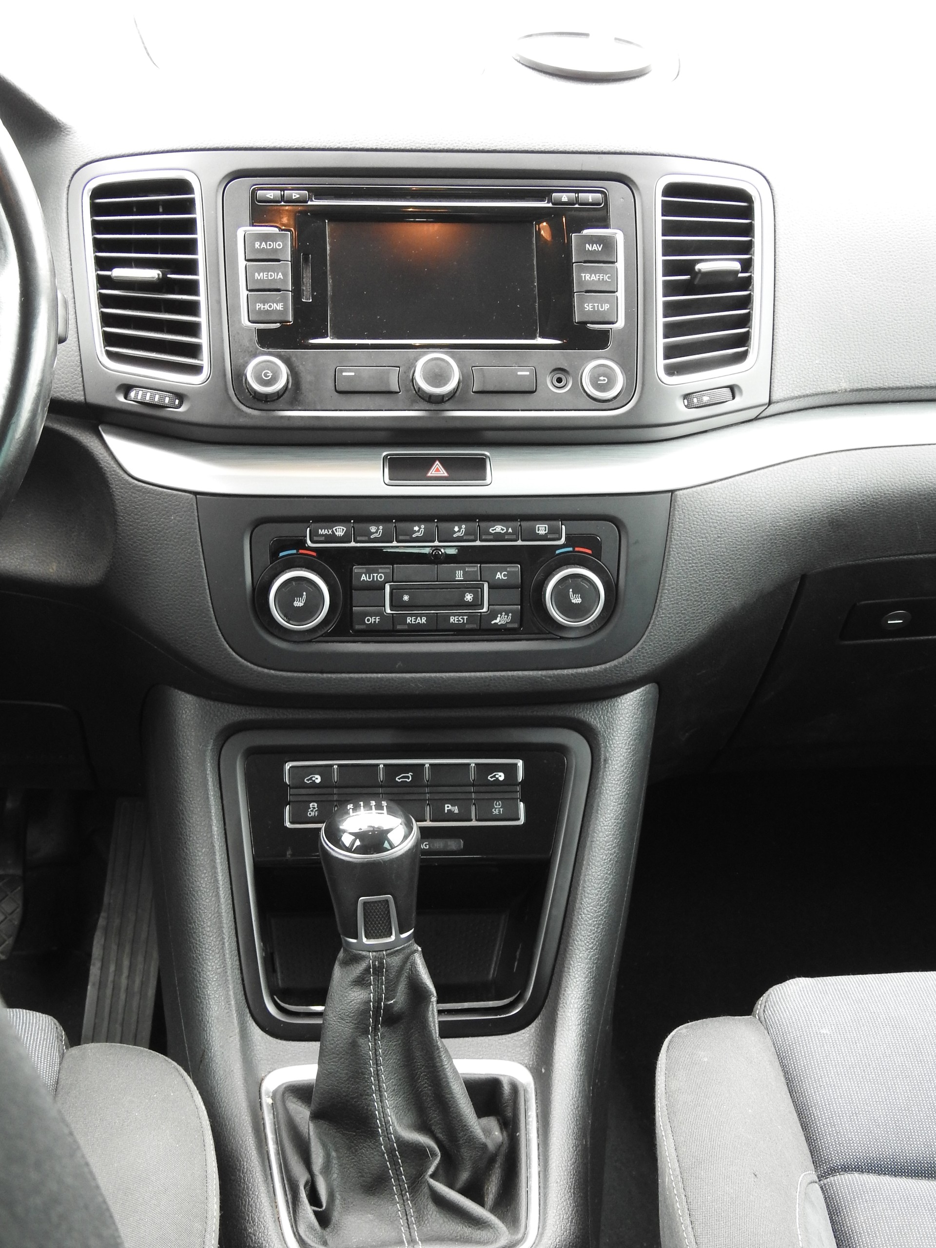 VW Sharan 2.0 TDI BMT Style 4Motion-image-18