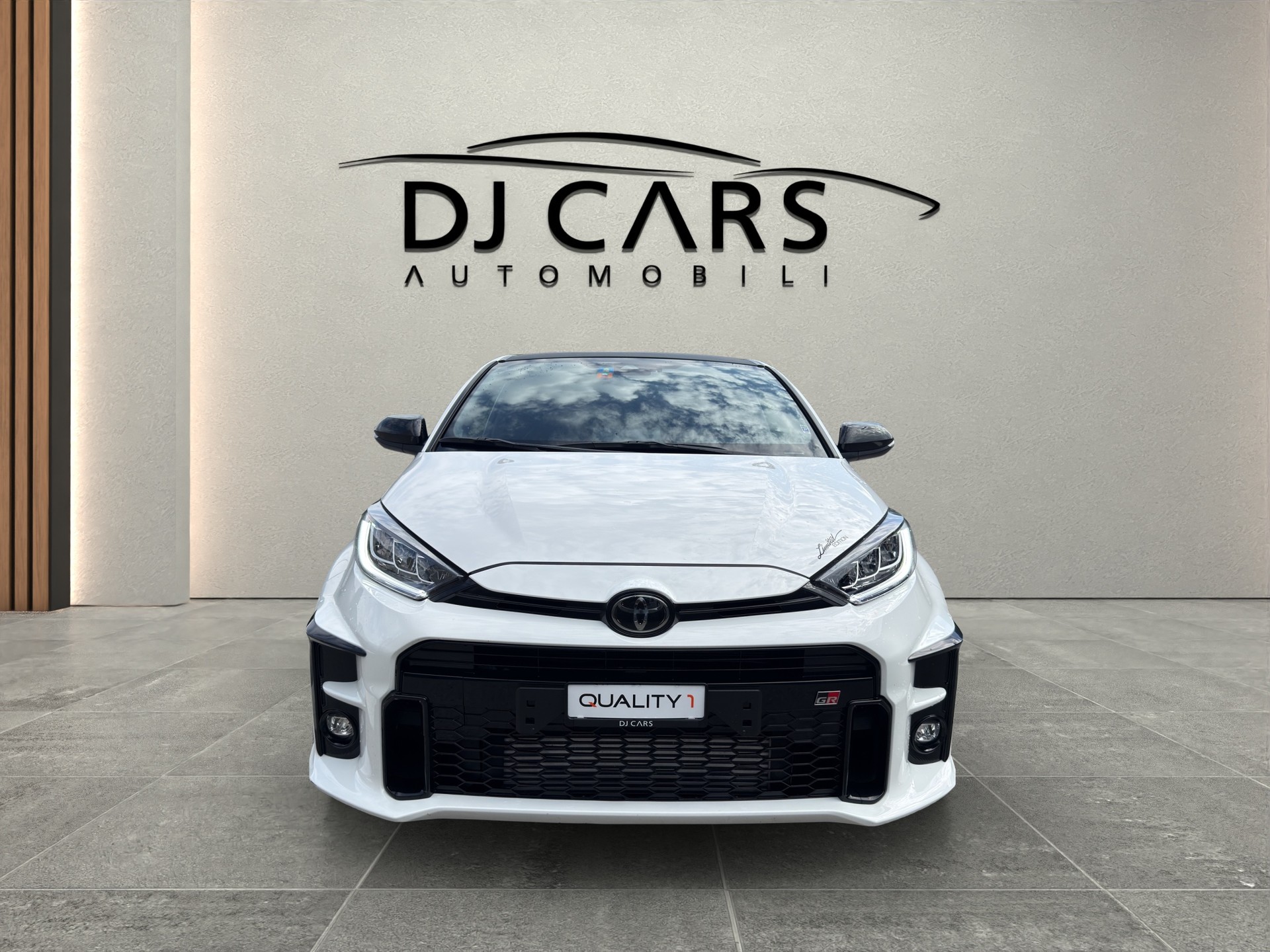 TOYOTA Yaris 1.6 GR Sport-image-1