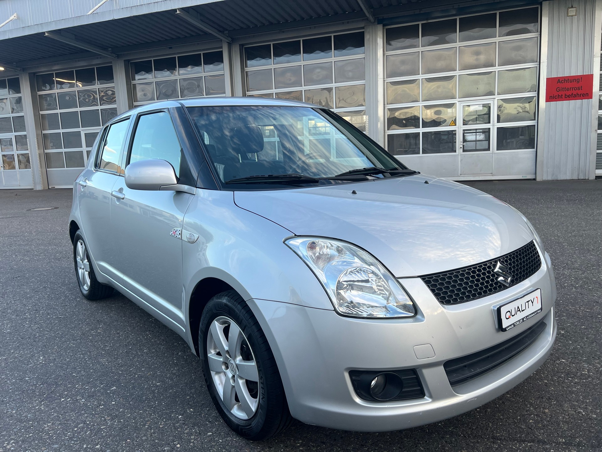 SUZUKI Swift 1.3i 16V GL Top 4x4-image-3