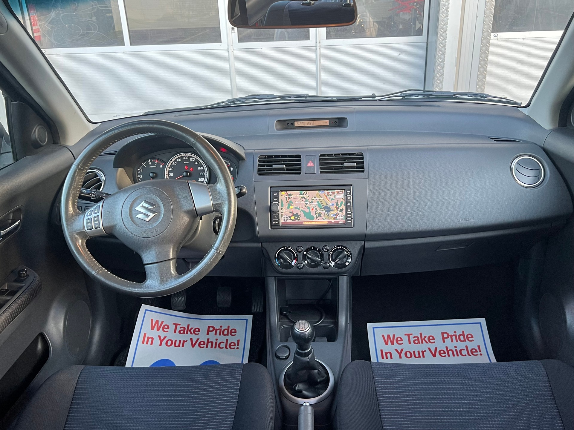 SUZUKI Swift 1.3i 16V GL Top 4x4-image-7