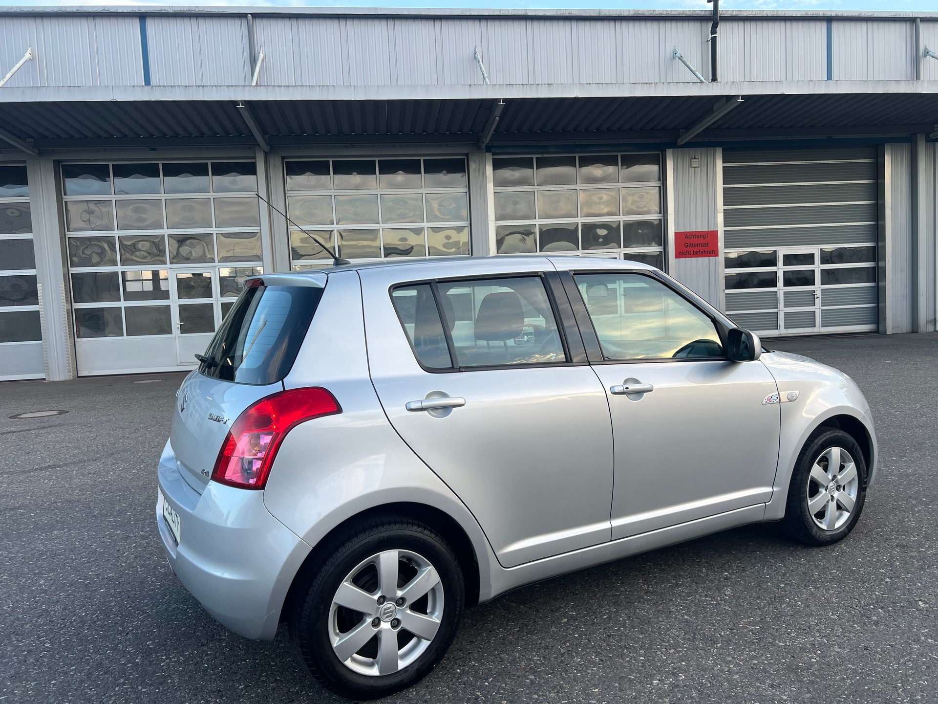 SUZUKI Swift 1.3i 16V GL Top 4x4-image-5