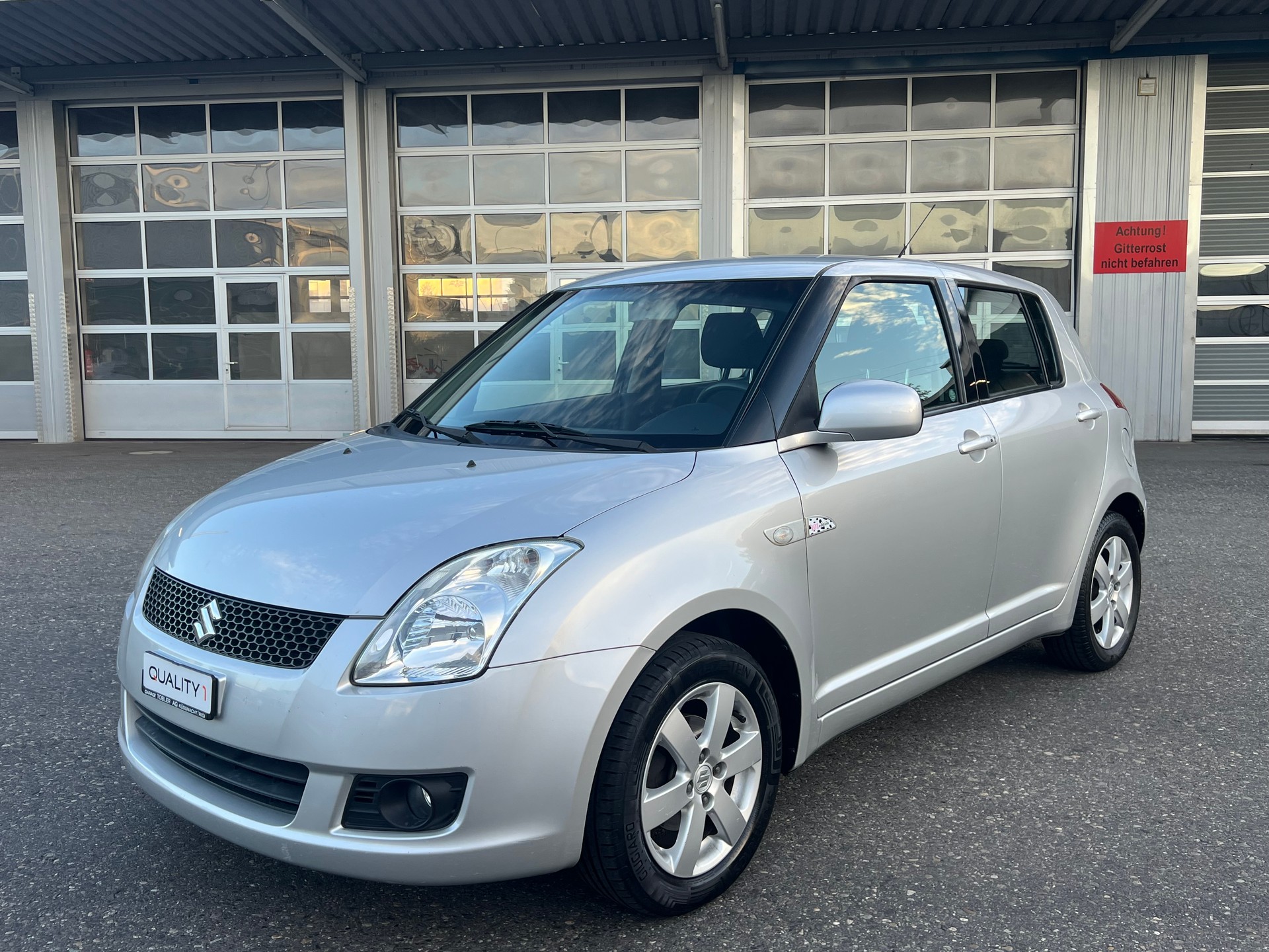 SUZUKI Swift 1.3i 16V GL Top 4x4-image-0