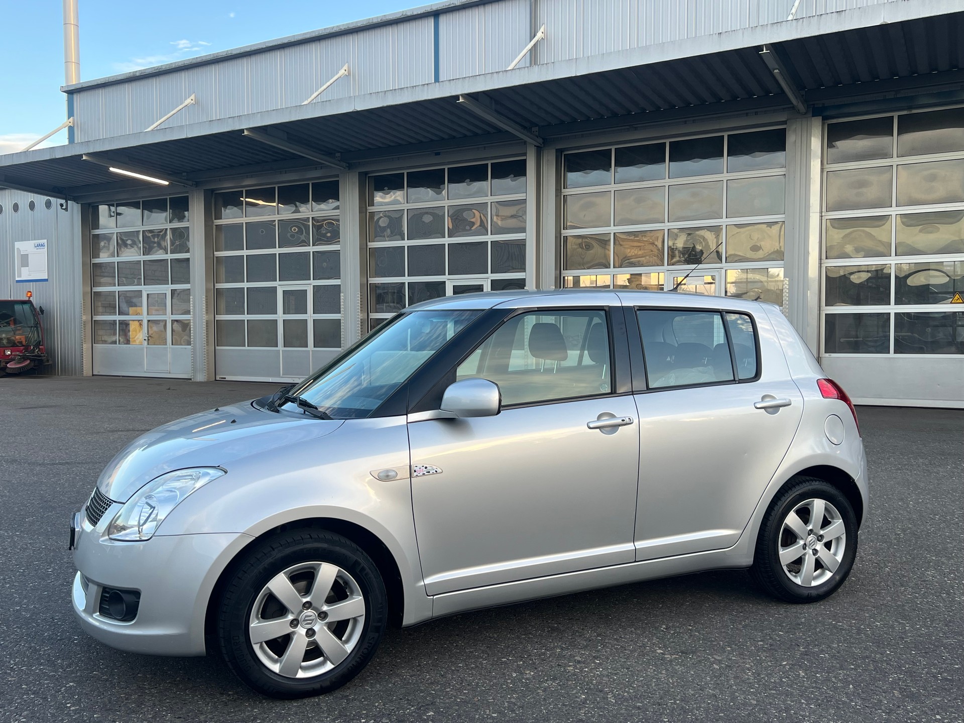 SUZUKI Swift 1.3i 16V GL Top 4x4-image-6