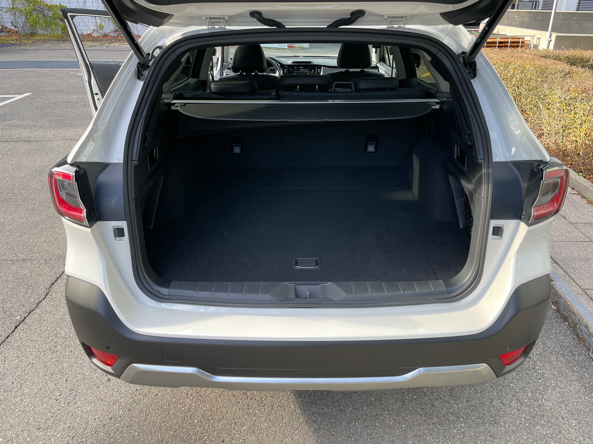 SUBARU Outback 2.5i Luxury AWD Limited-image-4