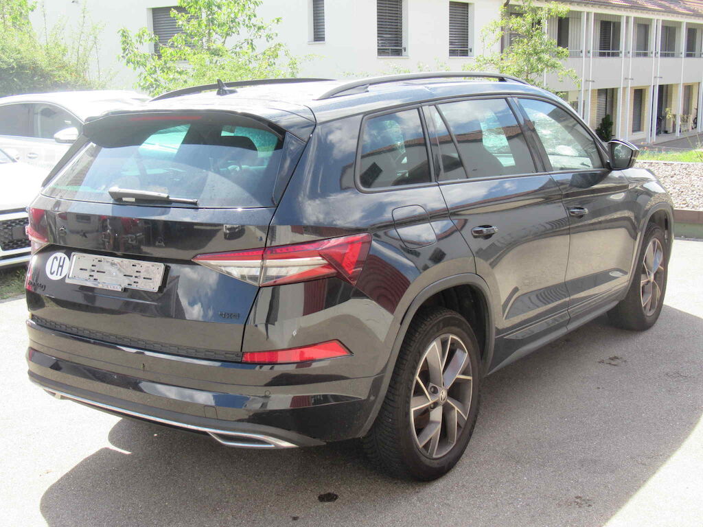 SKODA Kodiaq 2.0 TSI 4x4 SportLine-image-2