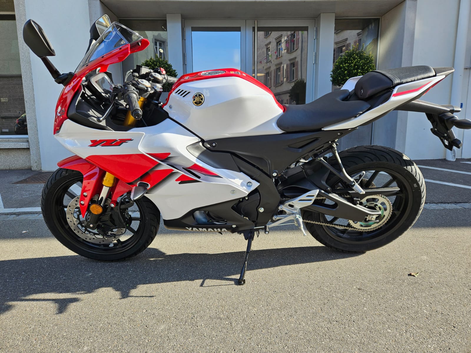 YAMAHA YZF-R 125 ABS-showroom-element-3