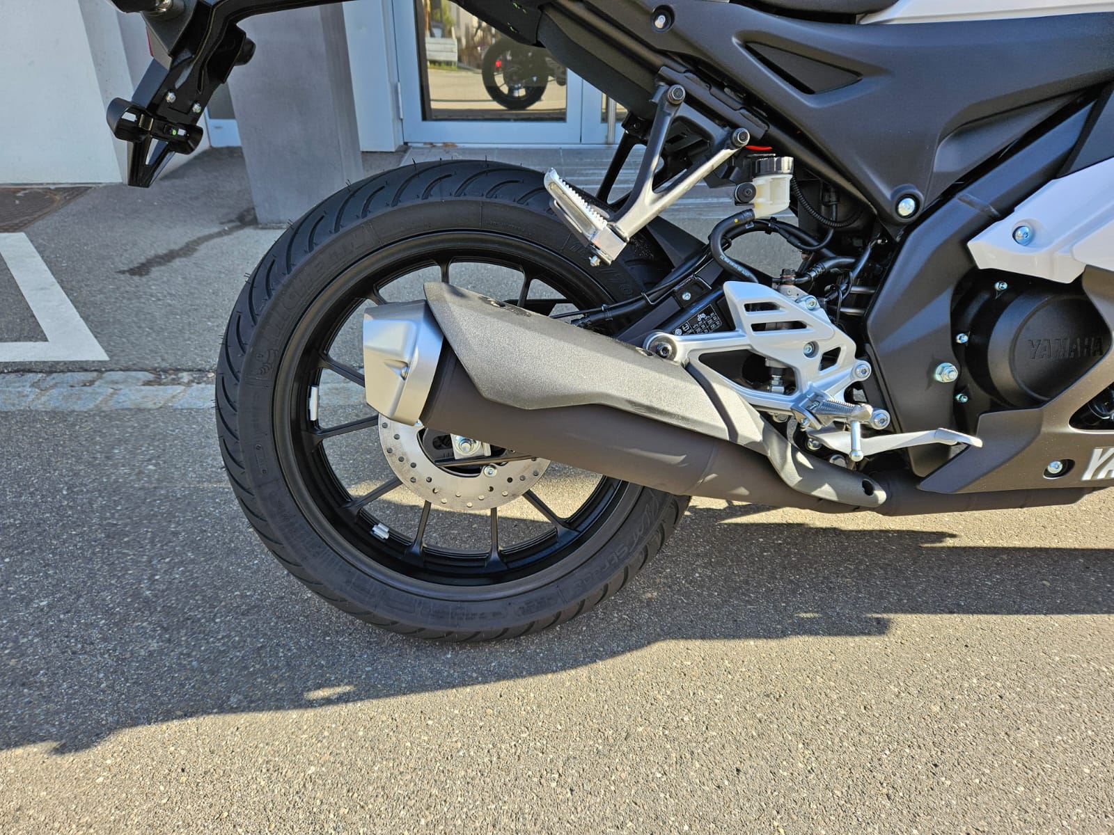 YAMAHA YZF-R 125 ABS-image-4