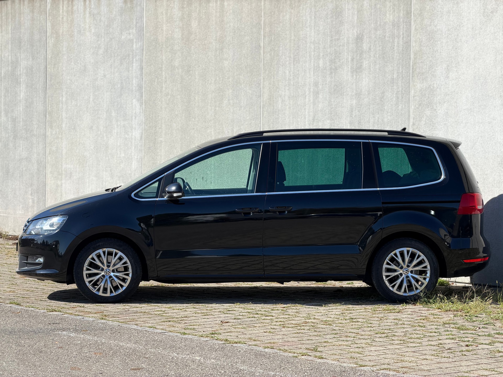 VW Sharan 2.0 TDI BlueMotion Technology Highline DSG-image-2
