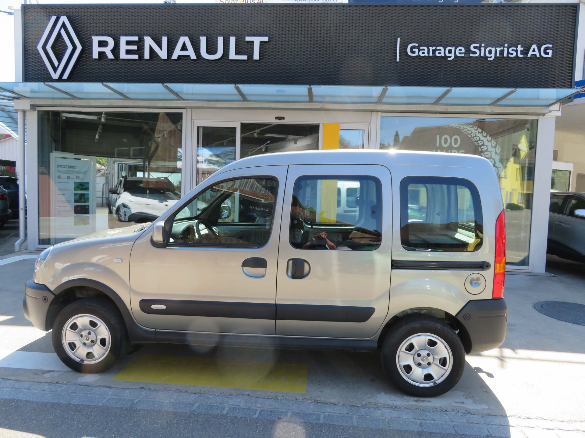 RENAULT Kangoo Kombi 1.6 16V Privillège 4x4-image-0