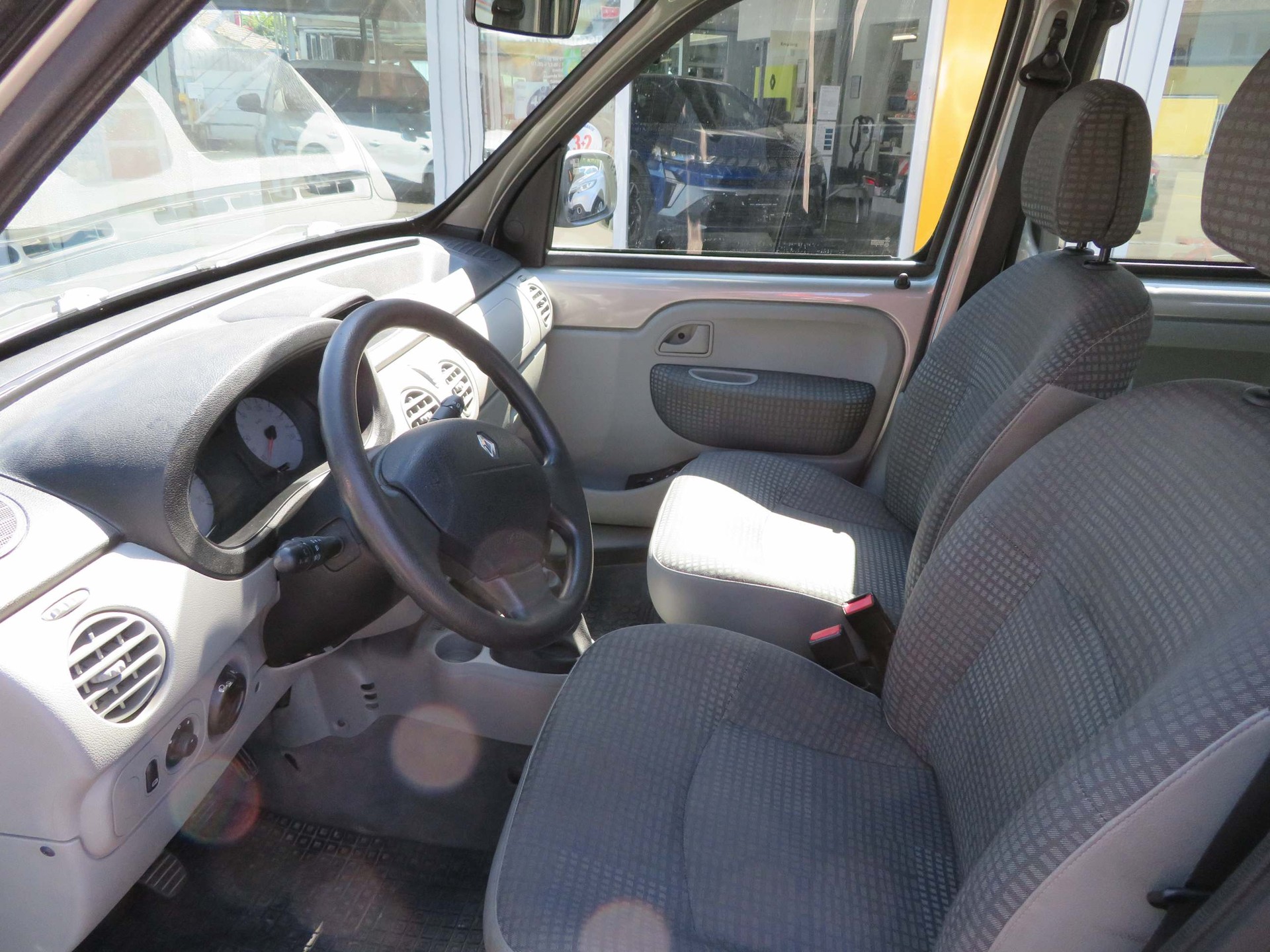 RENAULT Kangoo Kombi 1.6 16V Privillège 4x4-image-8