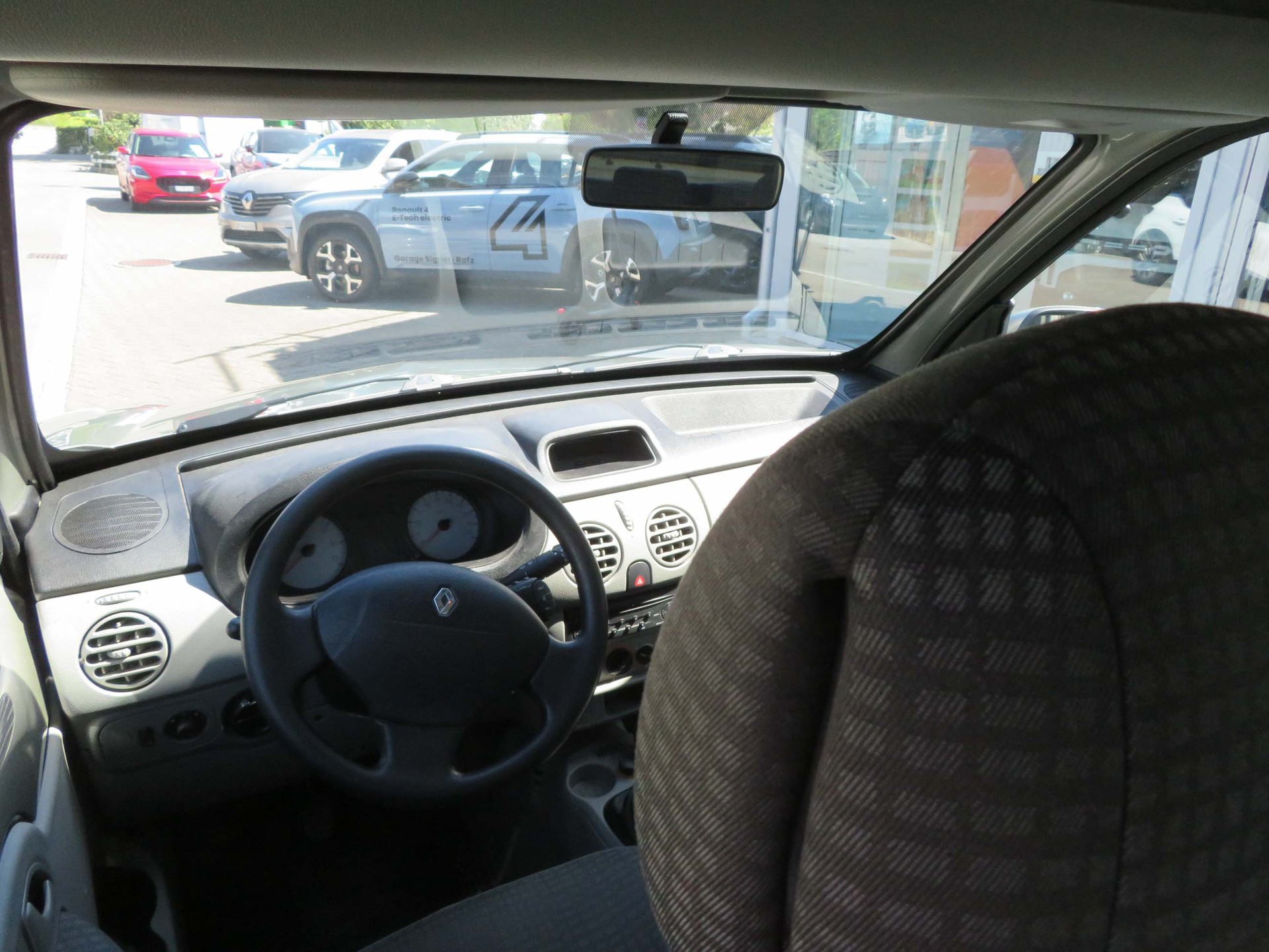 RENAULT Kangoo Kombi 1.6 16V Privillège 4x4-image-13