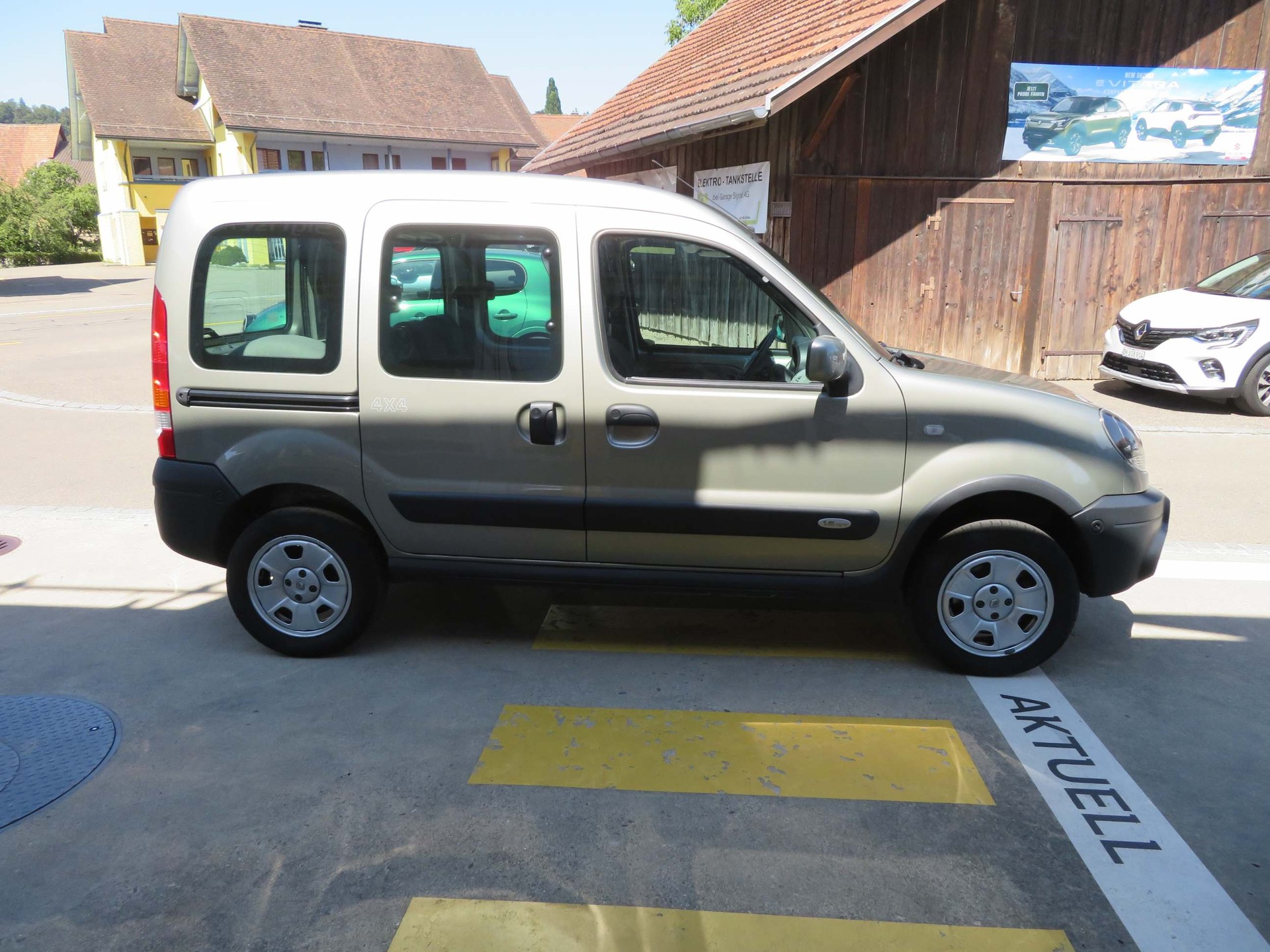 RENAULT Kangoo Kombi 1.6 16V Privillège 4x4-image-4