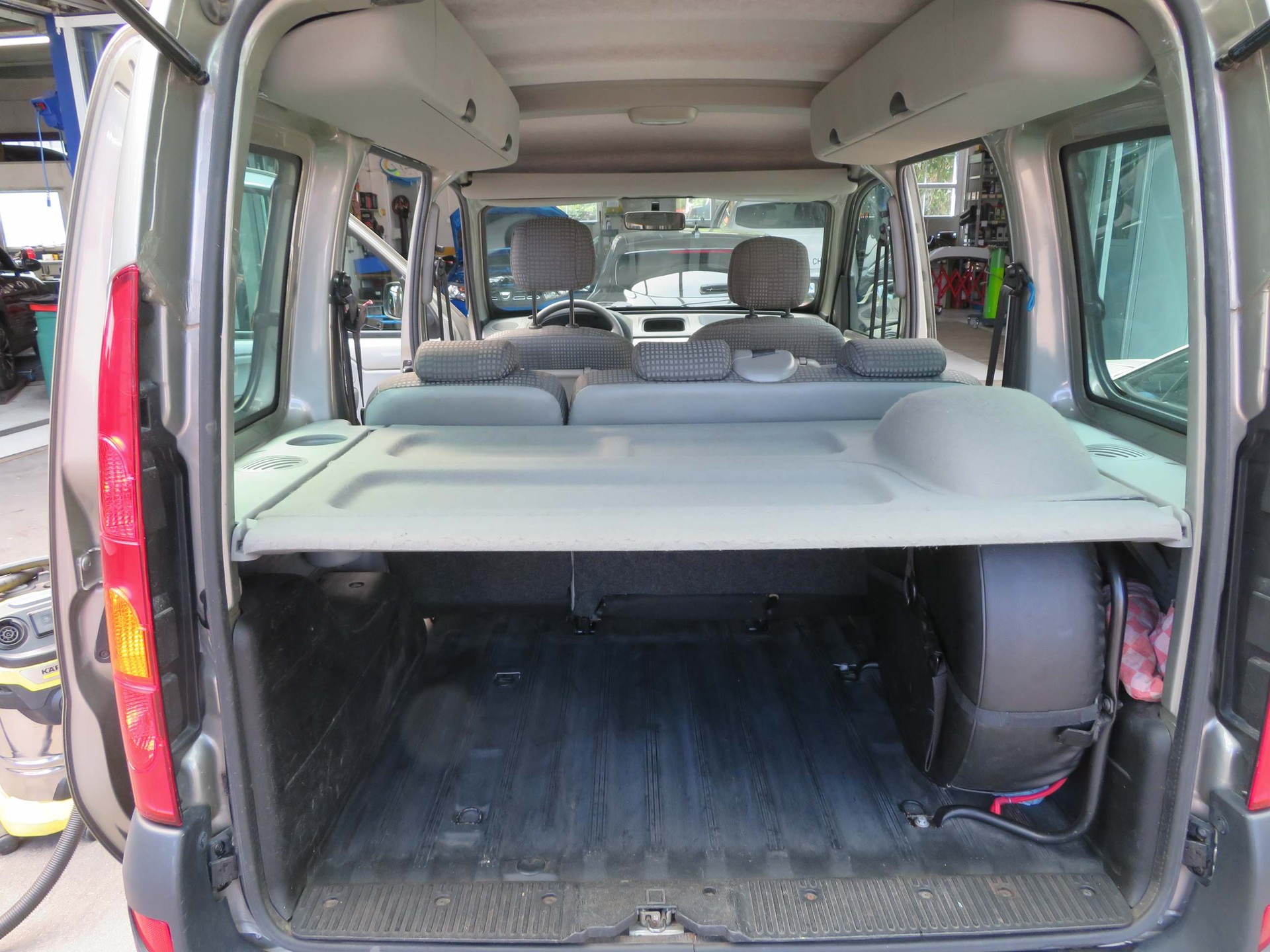 RENAULT Kangoo Kombi 1.6 16V Privillège 4x4-image-11