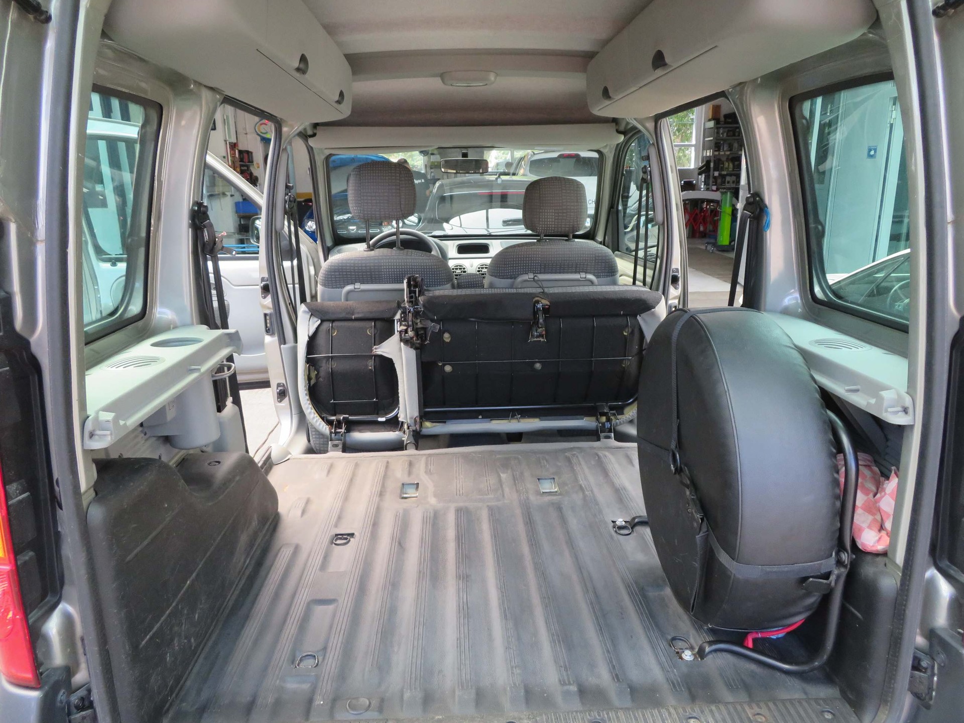 RENAULT Kangoo Kombi 1.6 16V Privillège 4x4-image-10