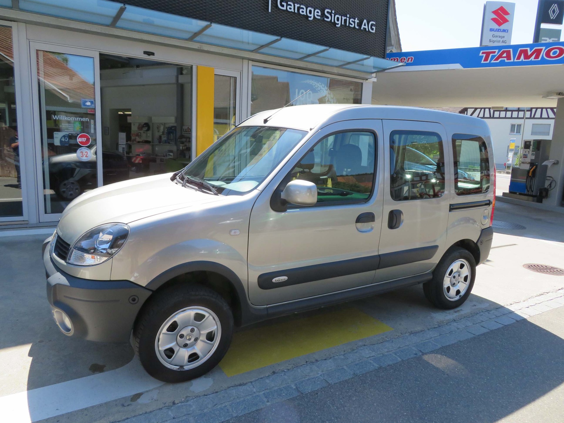 RENAULT Kangoo Kombi 1.6 16V Privillège 4x4-image-1
