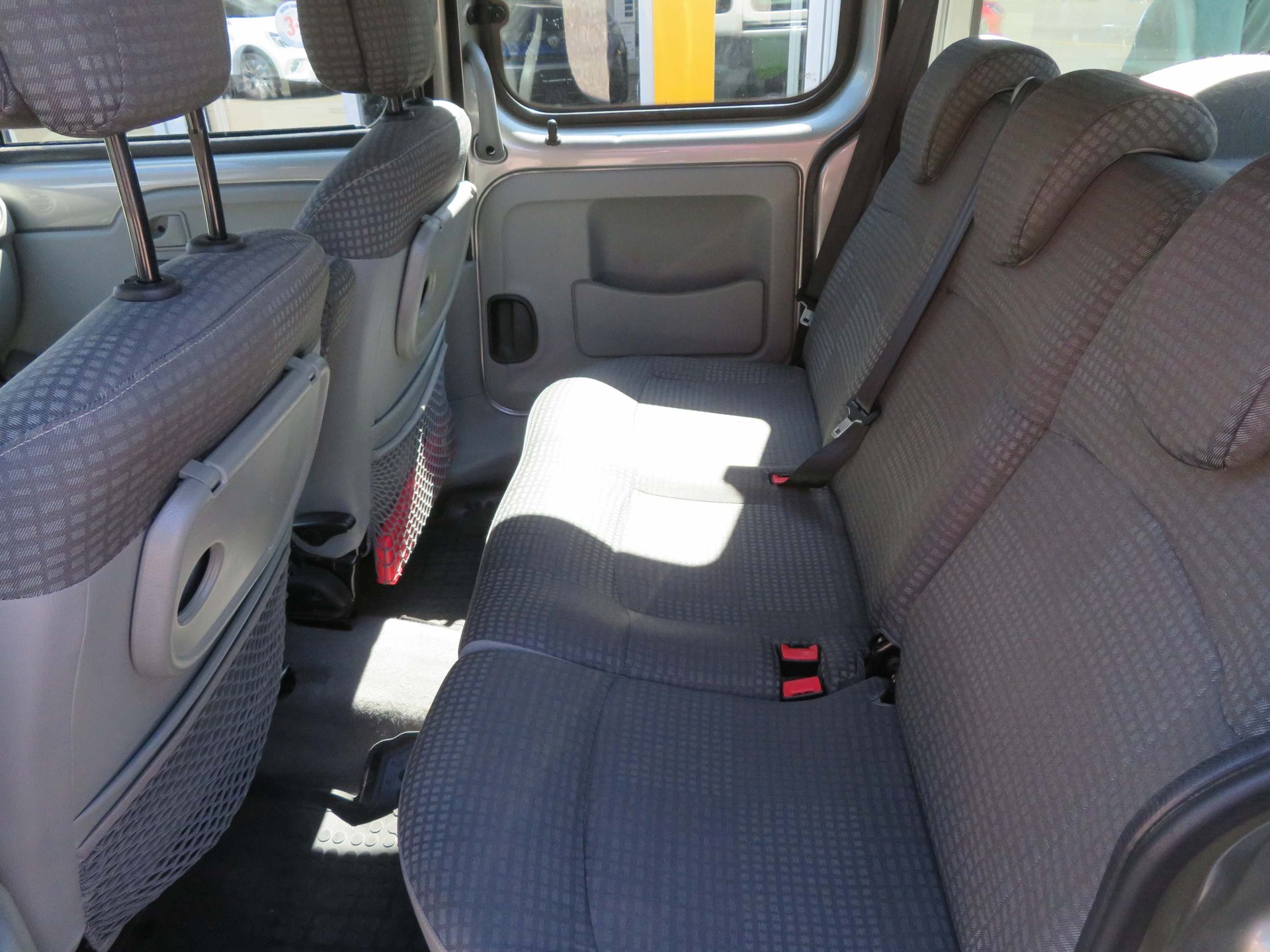 RENAULT Kangoo Kombi 1.6 16V Privillège 4x4-image-9