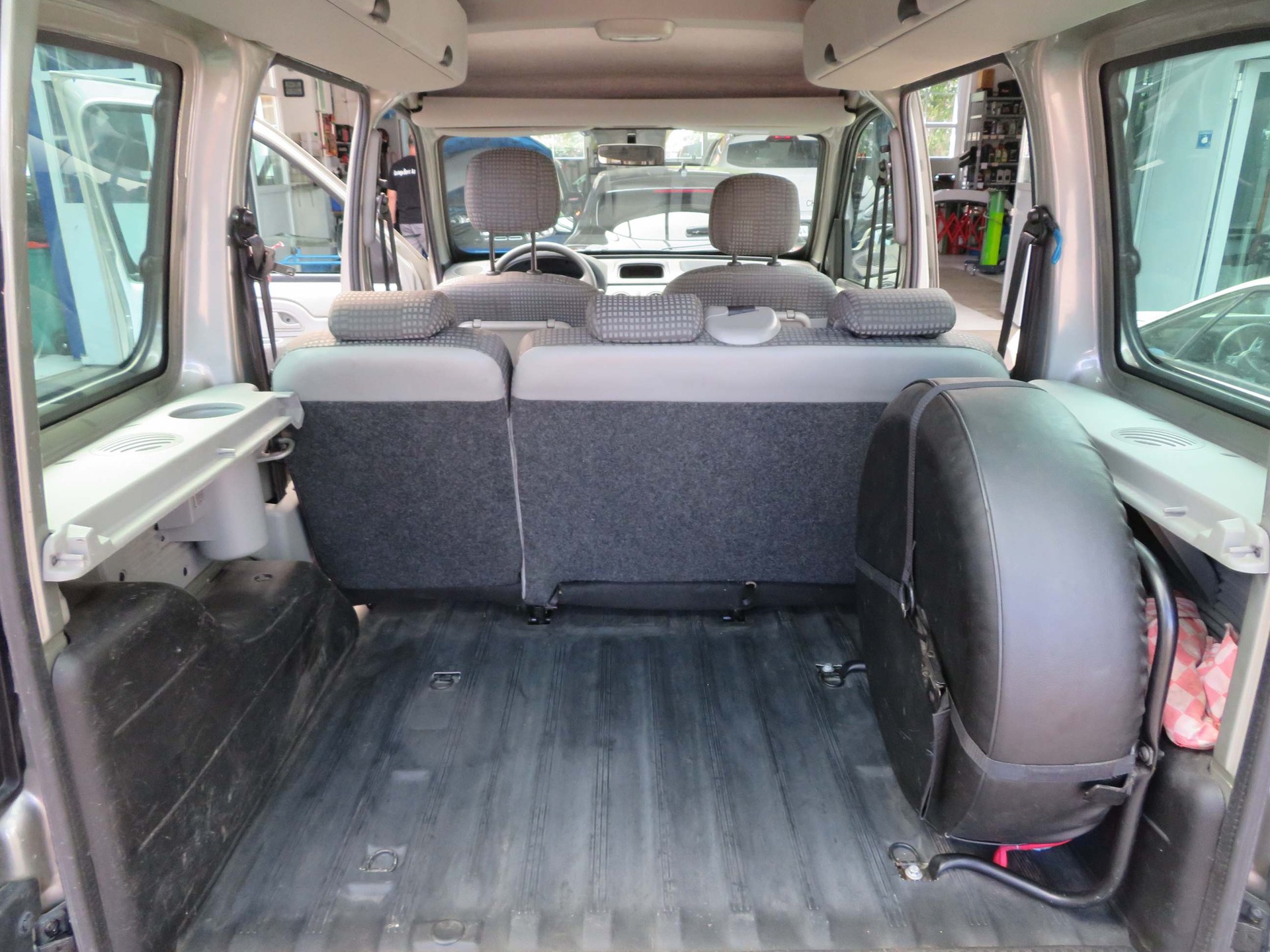 RENAULT Kangoo Kombi 1.6 16V Privillège 4x4-image-12