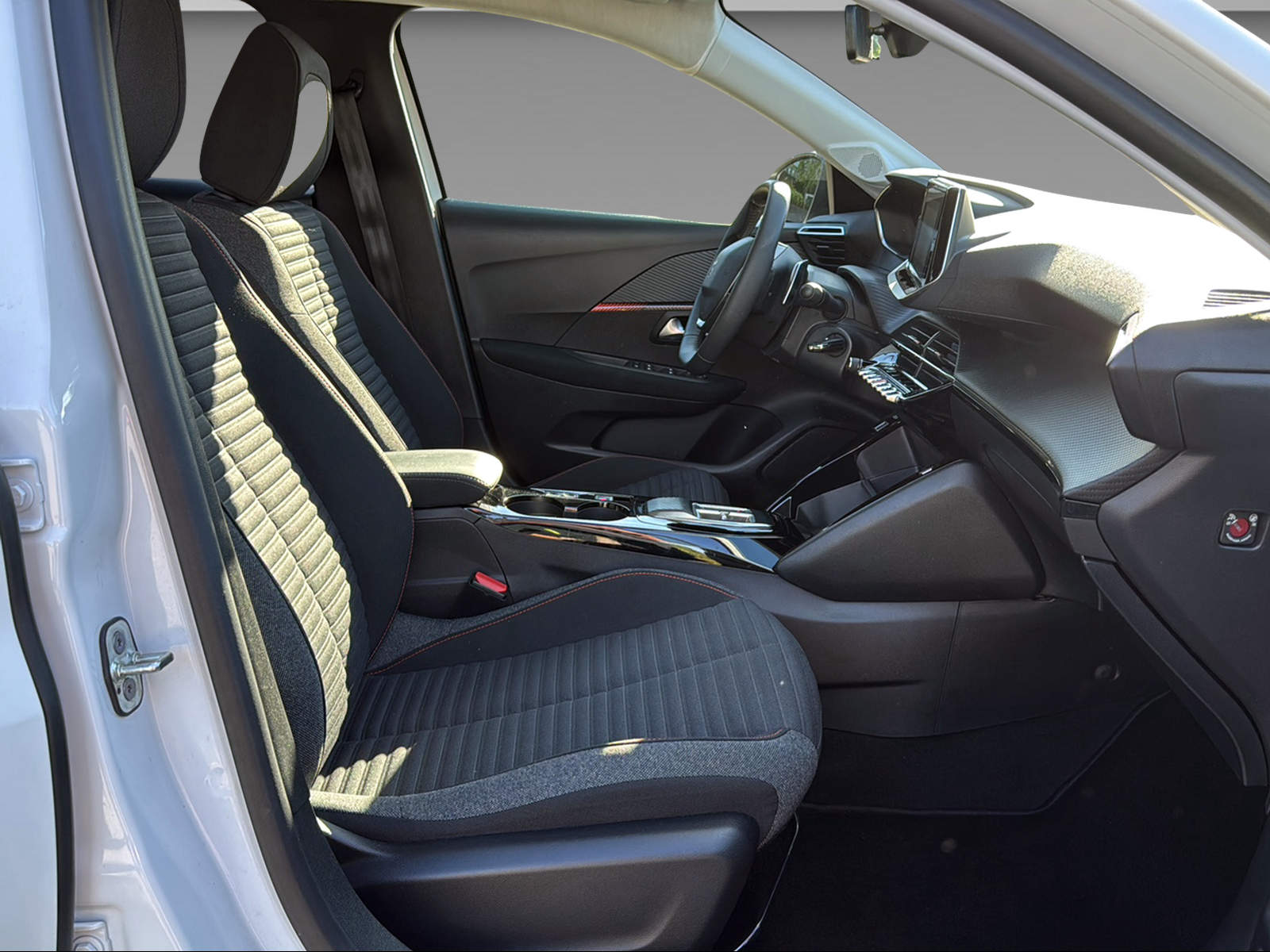 PEUGEOT 208 1.2 PureTech 100 Active Pack-image-19
