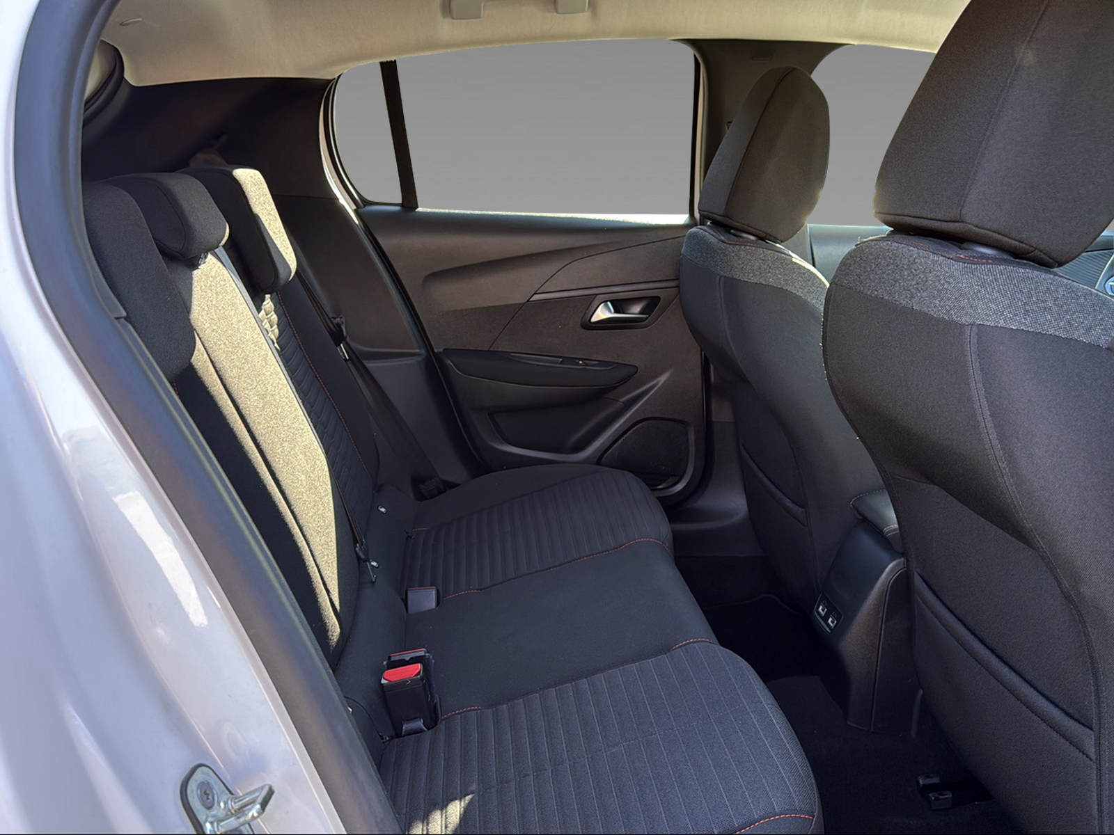 PEUGEOT 208 1.2 PureTech 100 Active Pack-image-21