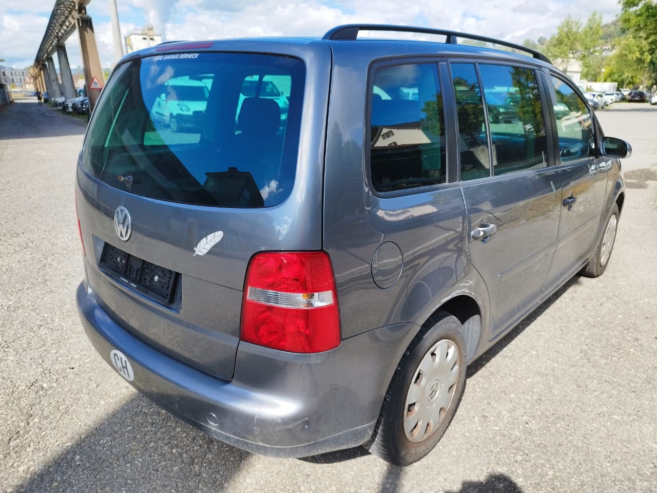 VW Touran 1.9 TDI Trendline Traveller-image-2
