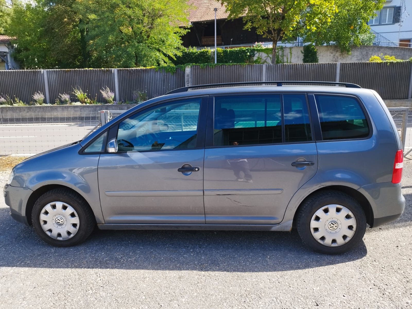 VW Touran 1.9 TDI Trendline Traveller-image-8
