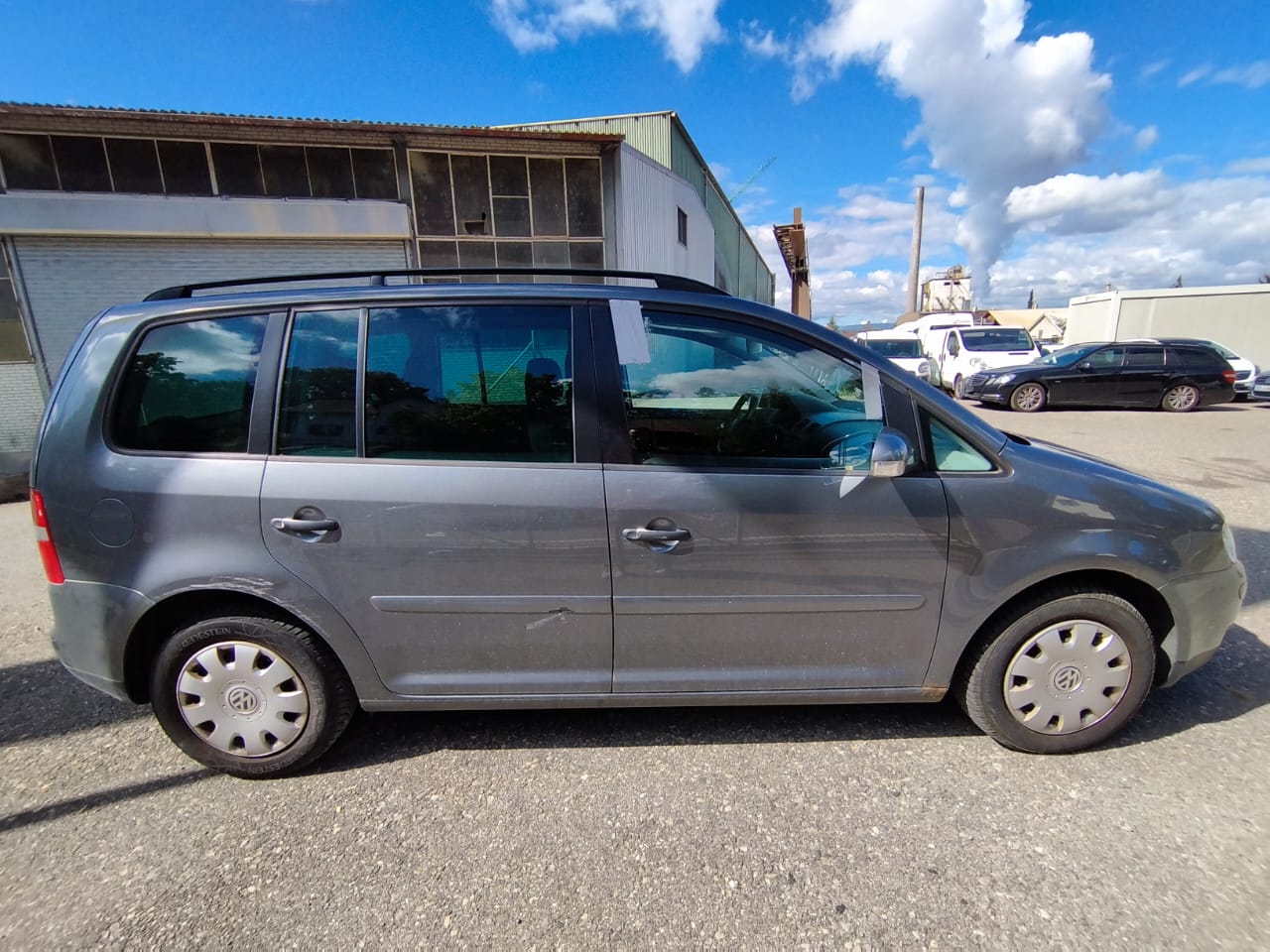 VW Touran 1.9 TDI Trendline Traveller-image-4
