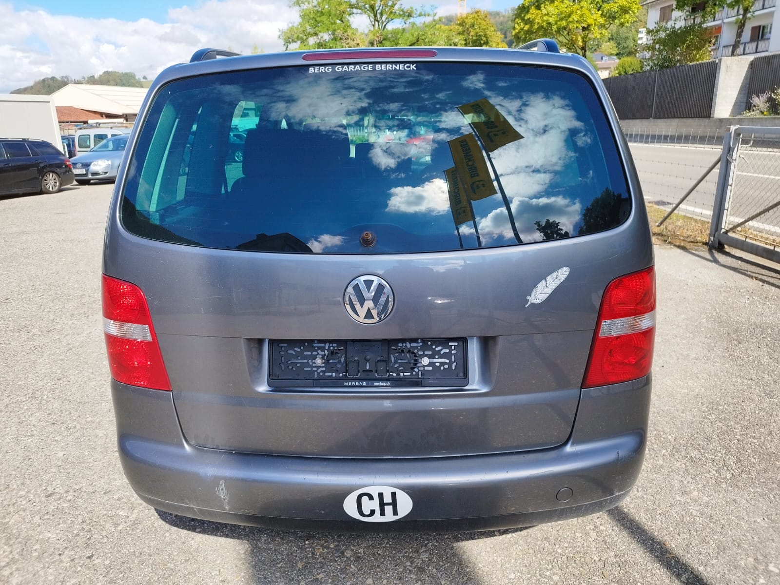 VW Touran 1.9 TDI Trendline Traveller-image-1