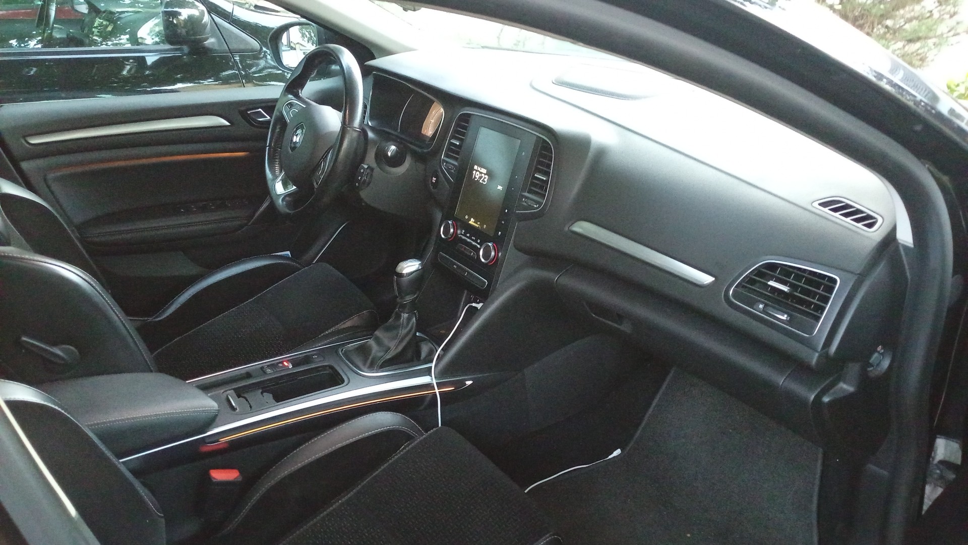VW Touran 1.9 TDI Trendline Traveller-image-9