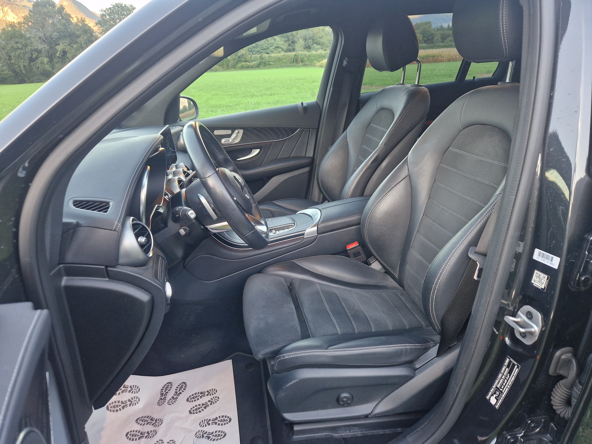 MERCEDES-BENZ GLC 200 AMG Line Plus 4Matic 9G-Tronic-image-9
