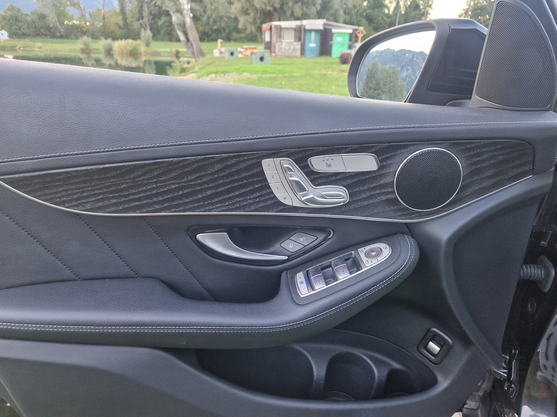 MERCEDES-BENZ GLC 200 AMG Line Plus 4Matic 9G-Tronic-image-11