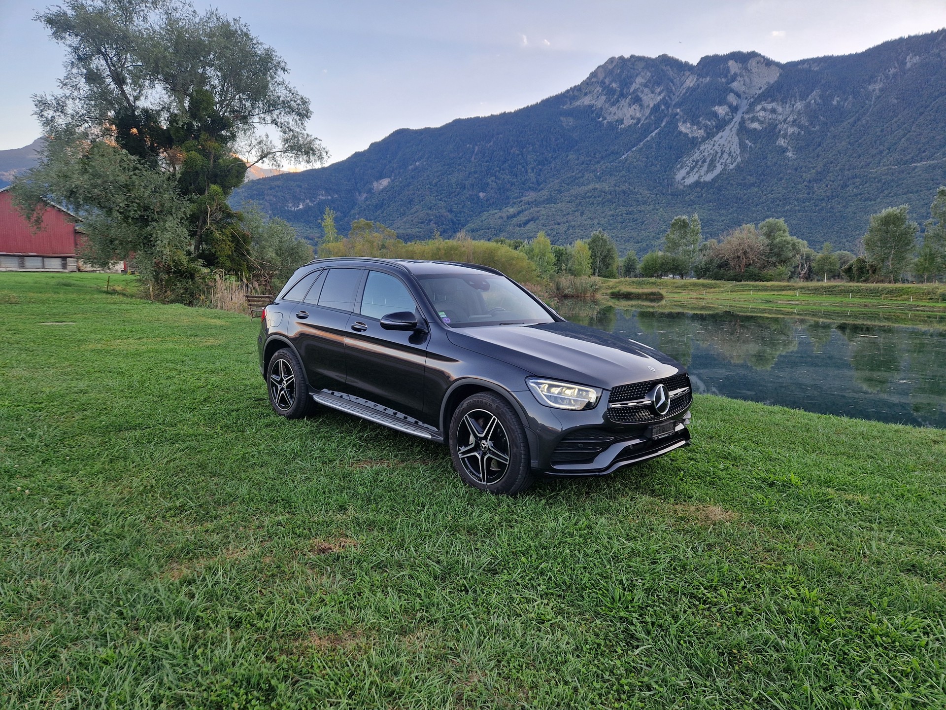 MERCEDES-BENZ GLC 200 AMG Line Plus 4Matic 9G-Tronic-image-2